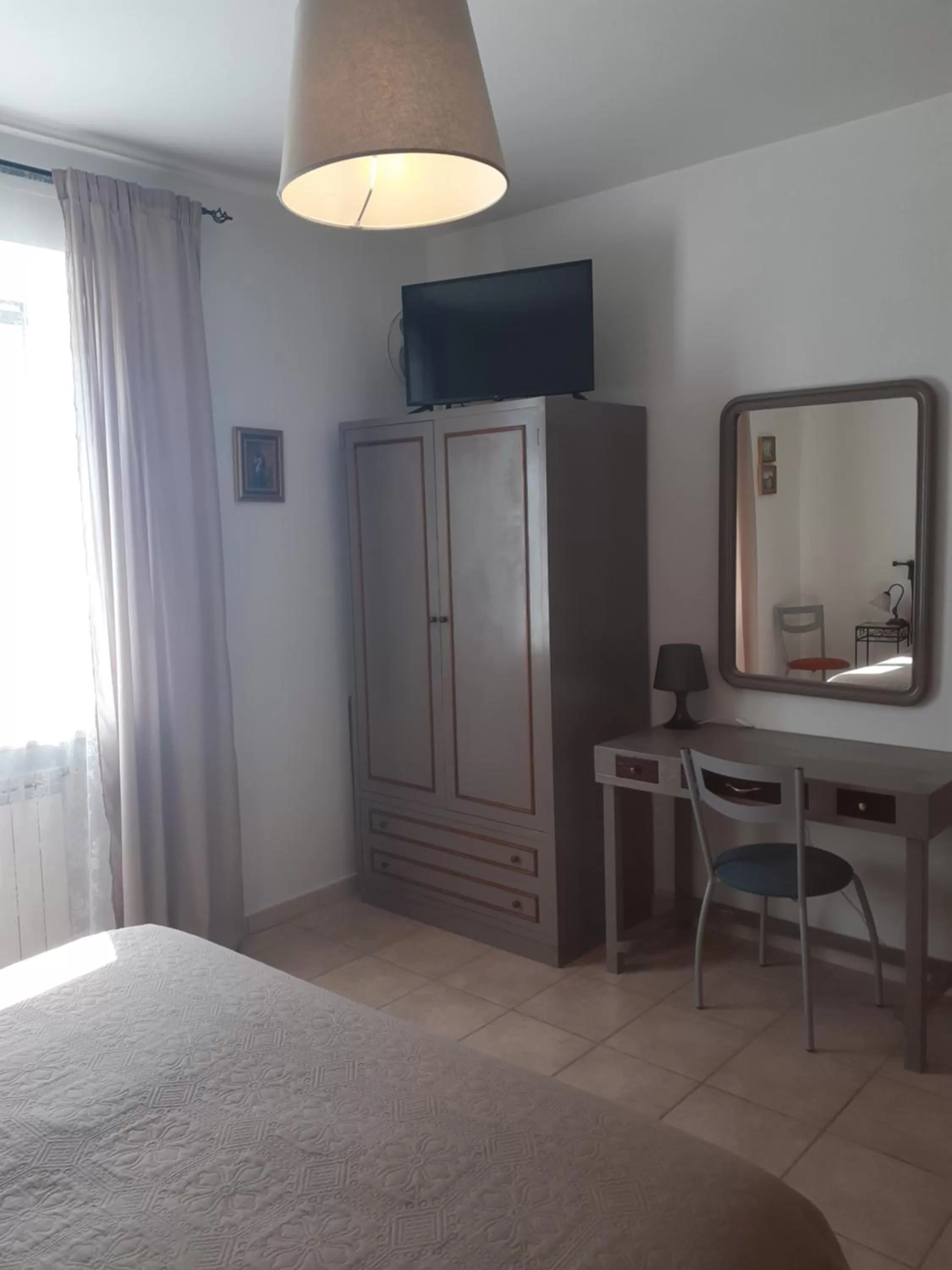 Bedroom, TV/Entertainment Center in Life B&B