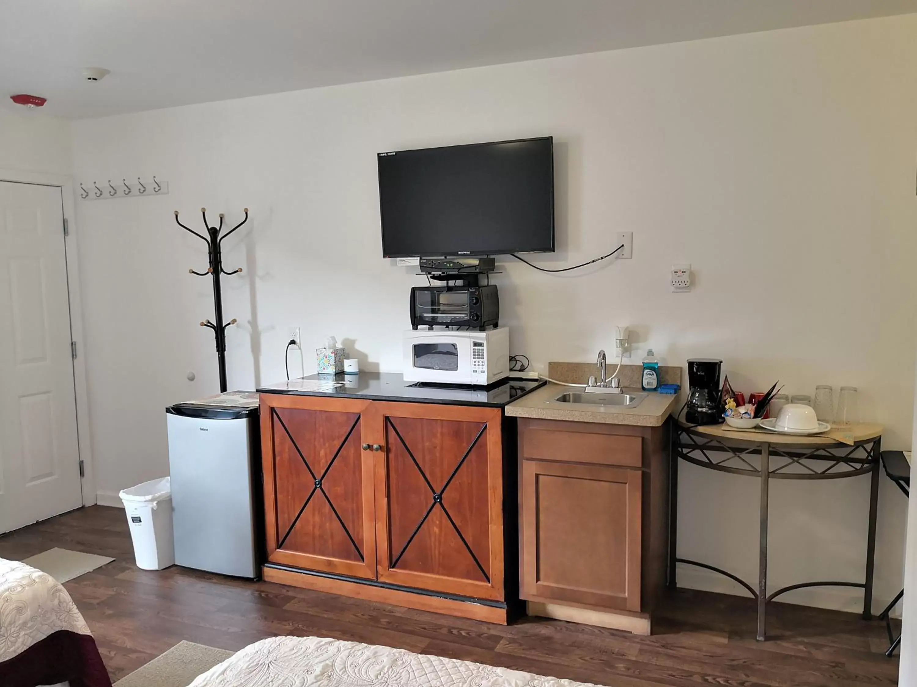 TV and multimedia, TV/Entertainment Center in Apple Inn and Suites Cooperstown Area
