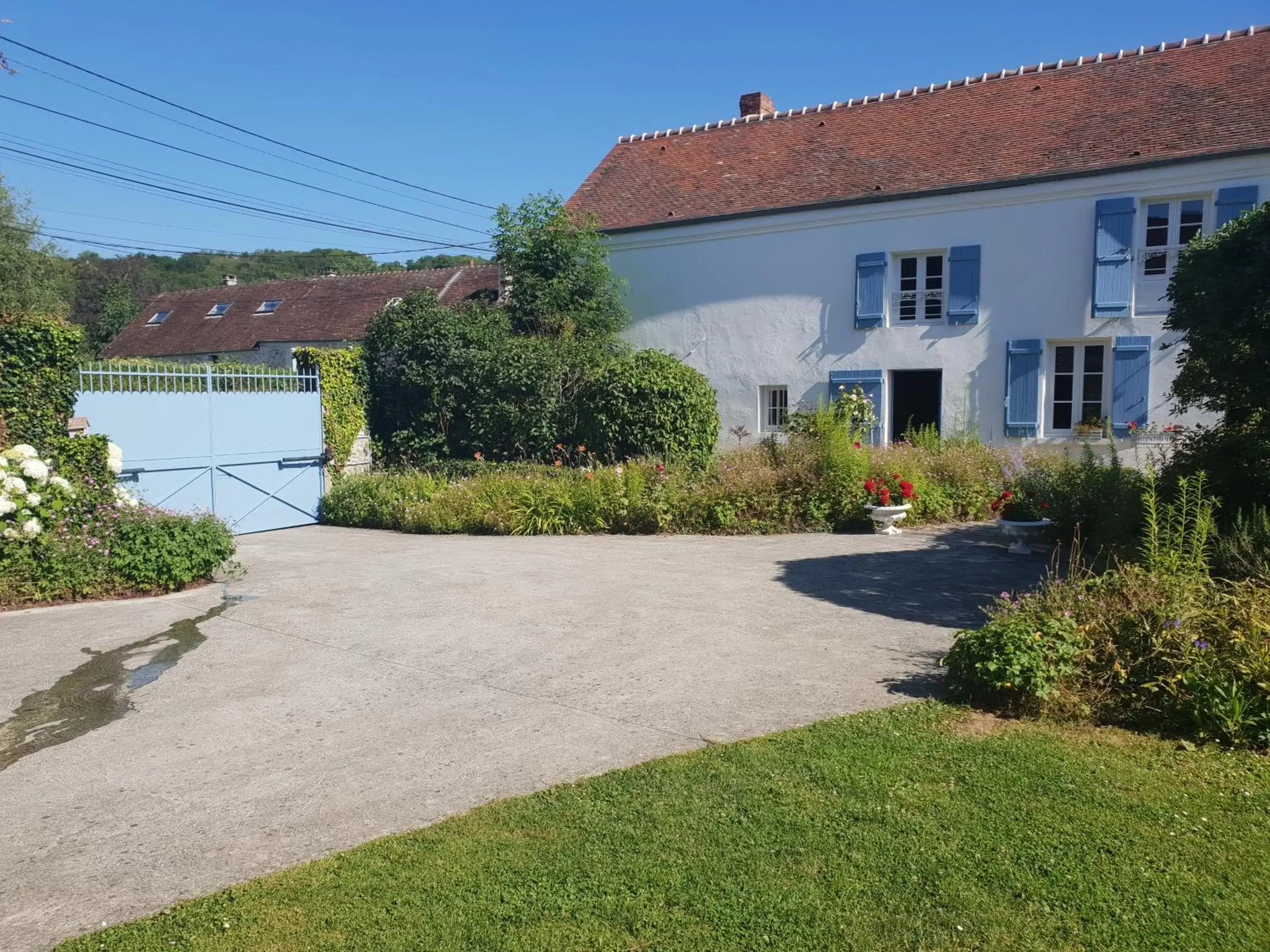 , Property Building in Le champ de l'eau