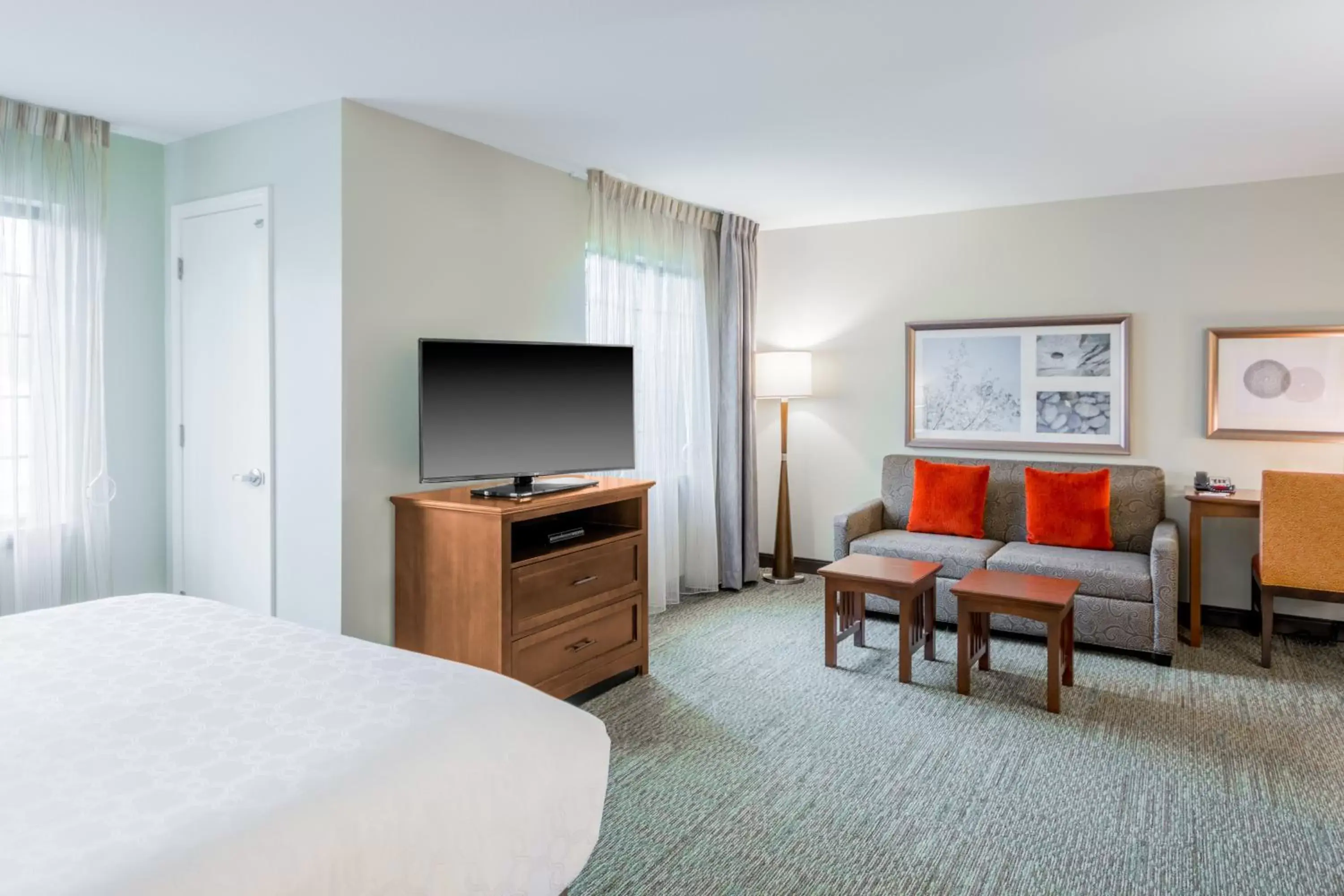 Photo of the whole room, TV/Entertainment Center in Staybridge Suites - Kansas City-Independence, an IHG Hotel