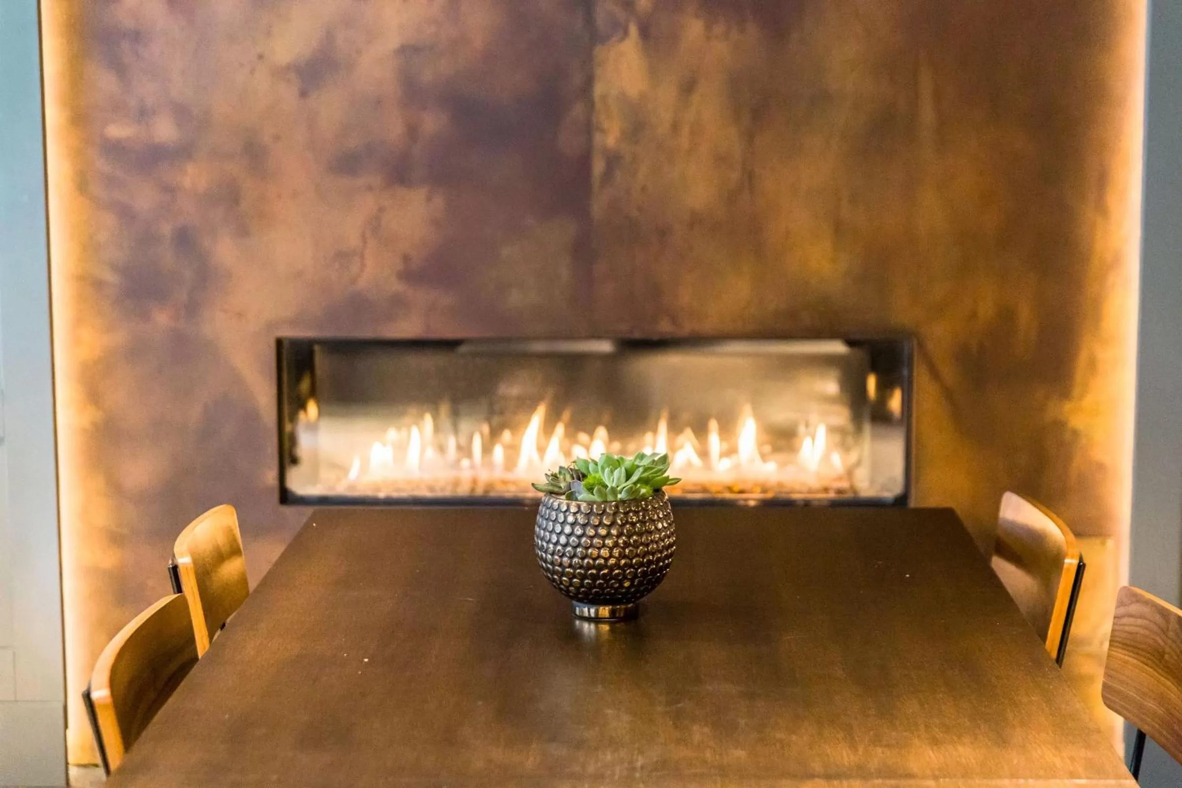 Dining area in Hotel Theodore Seattle Downtown, Tapestry by Hilton