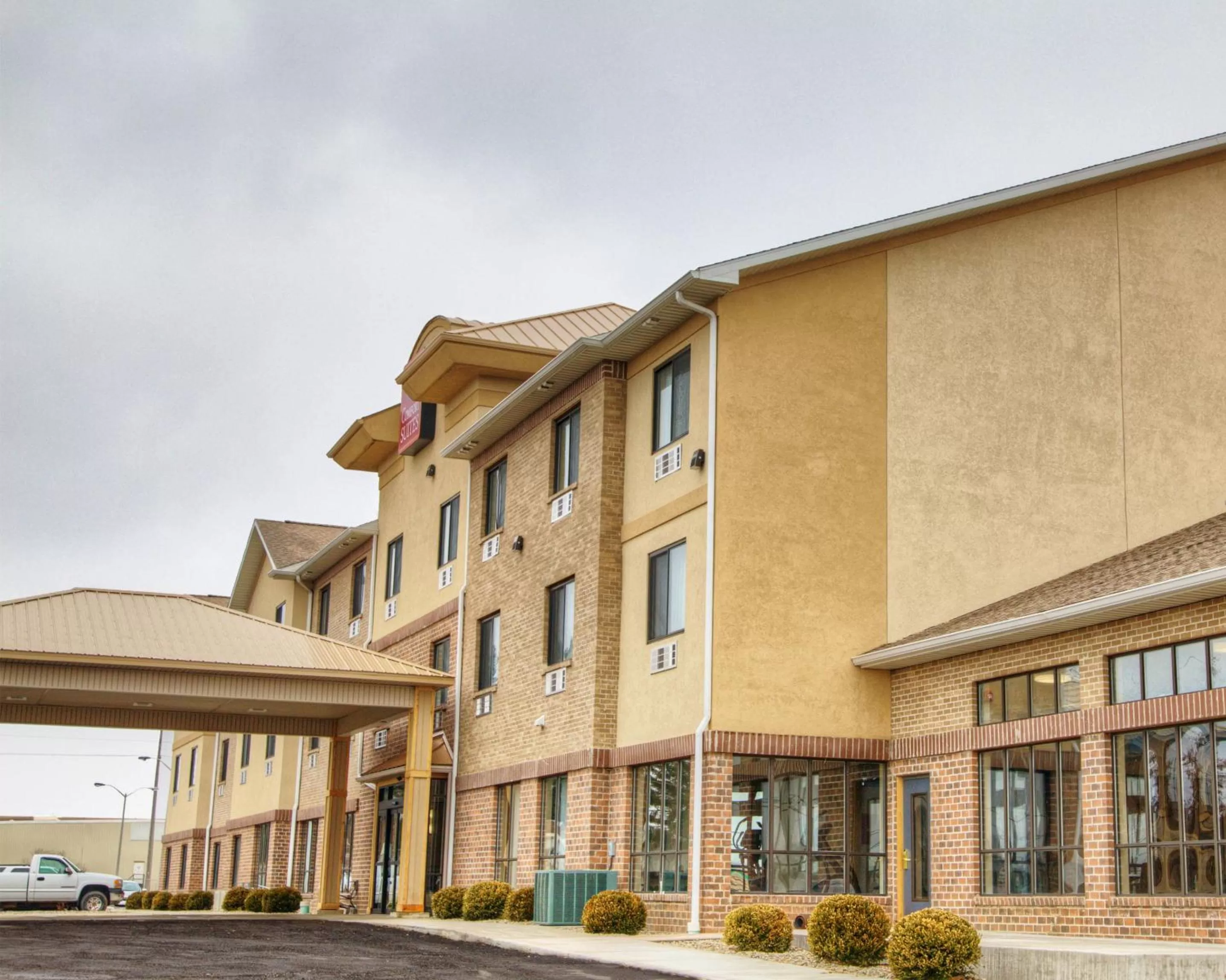 Facade/entrance in Comfort Suites Plymouth near US-30