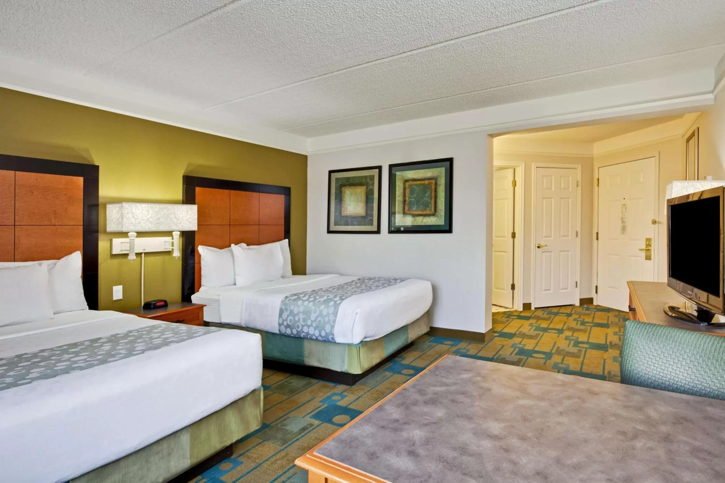 Photo of the whole room, Bed in La Quinta by Wyndham Ft. Lauderdale Airport