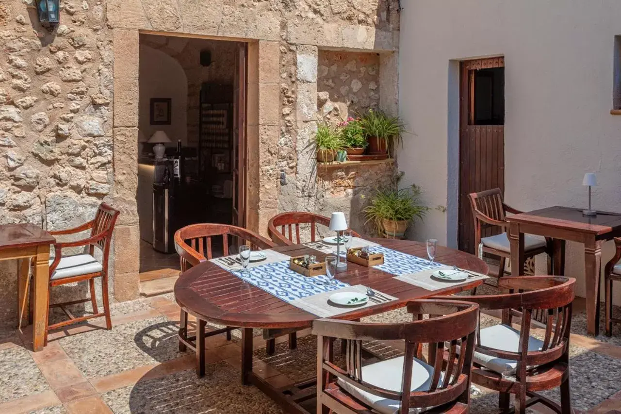 Restaurant/Places to Eat in Sa Barcella