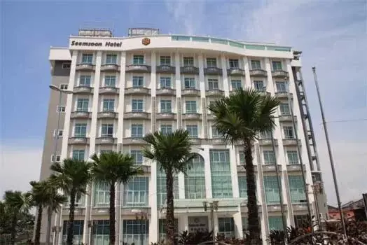 Property Building in Seemsoon Hotel