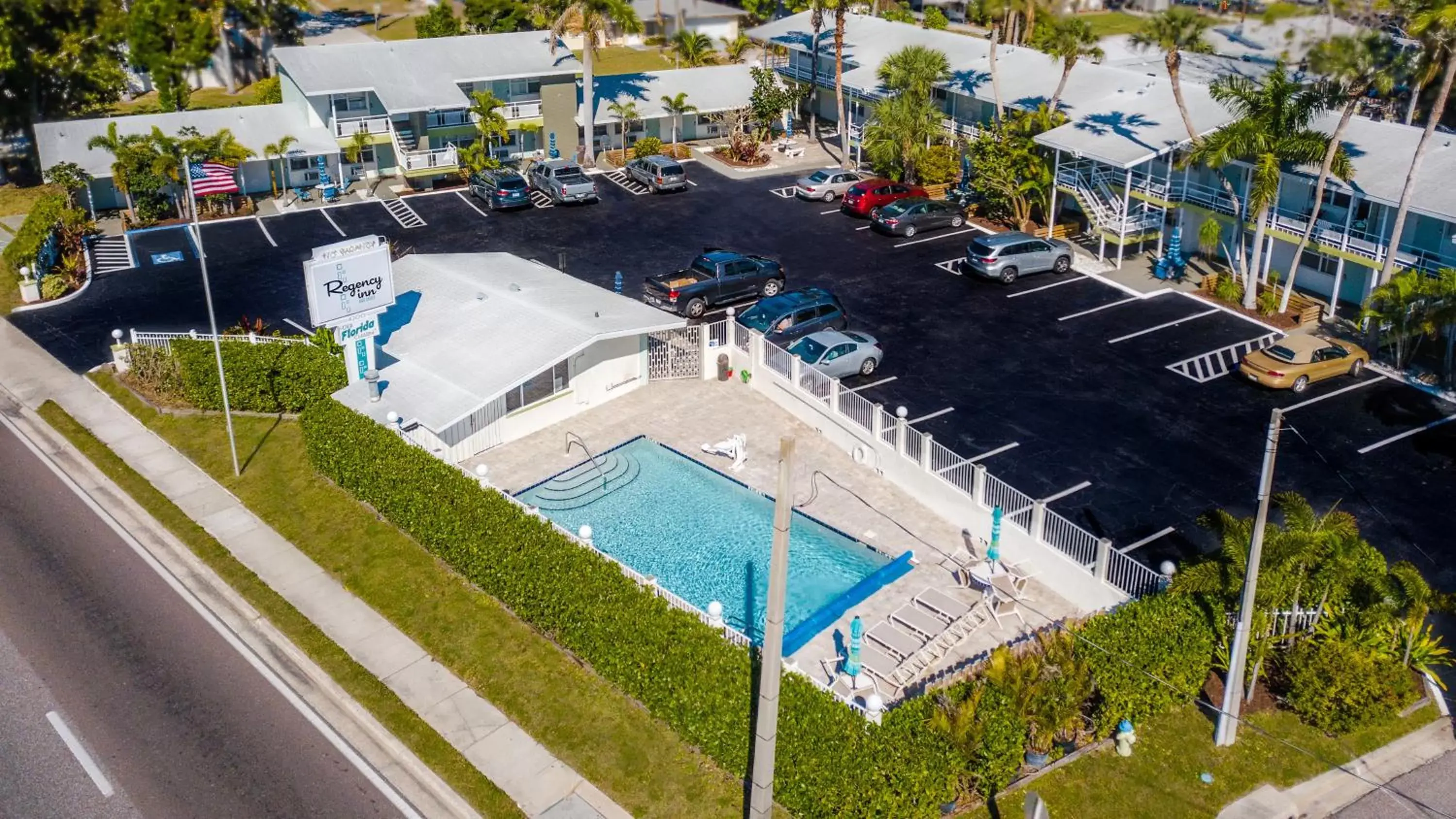 Swimming pool, Pool View in Regency Inn & Suites Sarasota