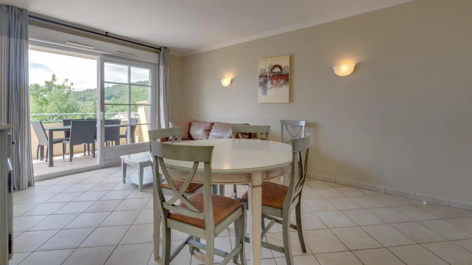 Dining Area in Vacancéole  Le Domaine de Camiole