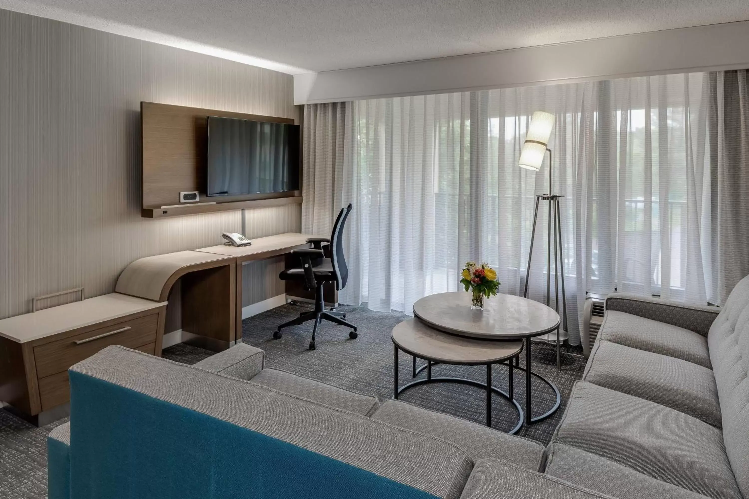 Living room, Seating Area in Courtyard by Marriott Portsmouth