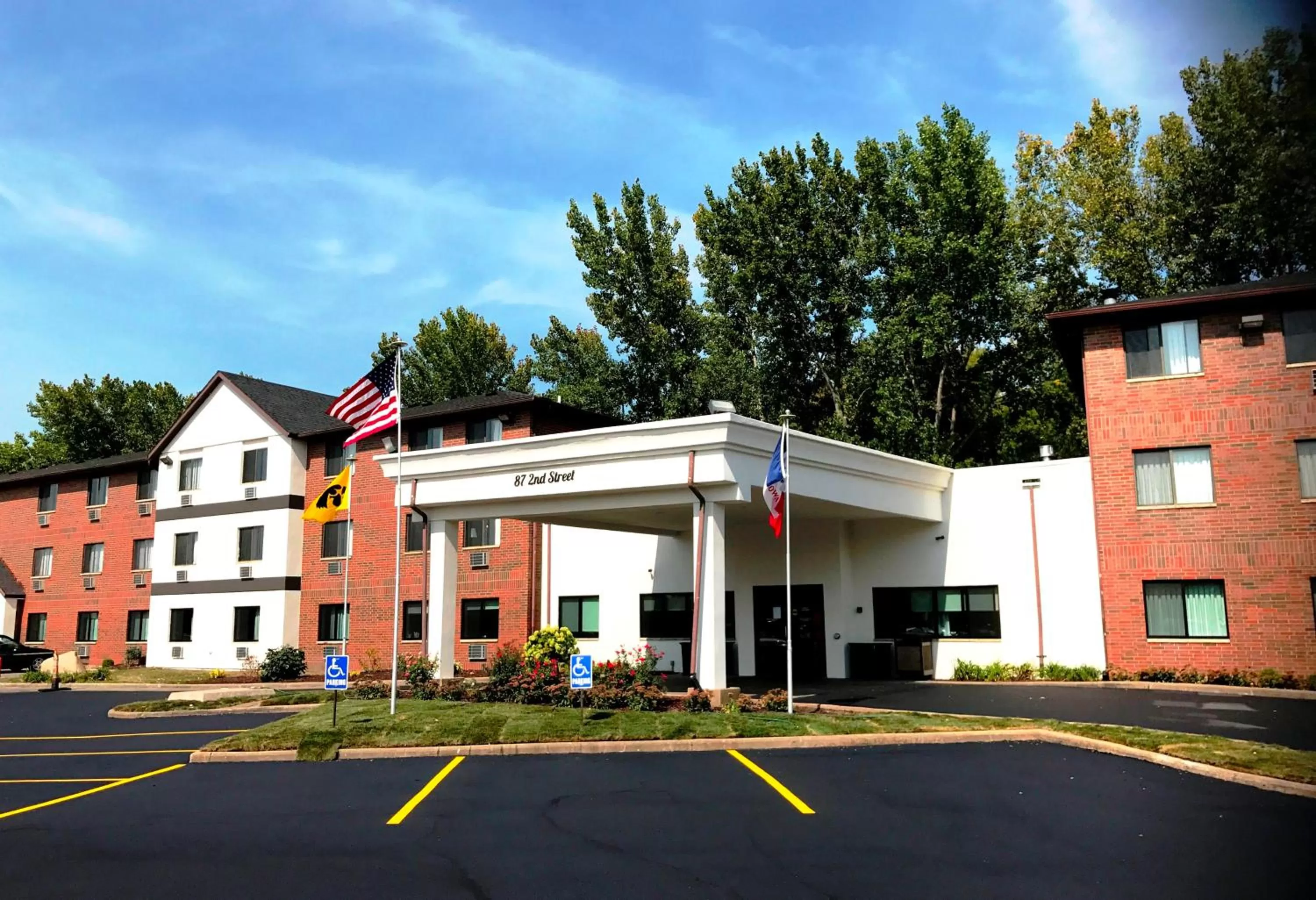 Facade/entrance in Heartland Inn Coralville