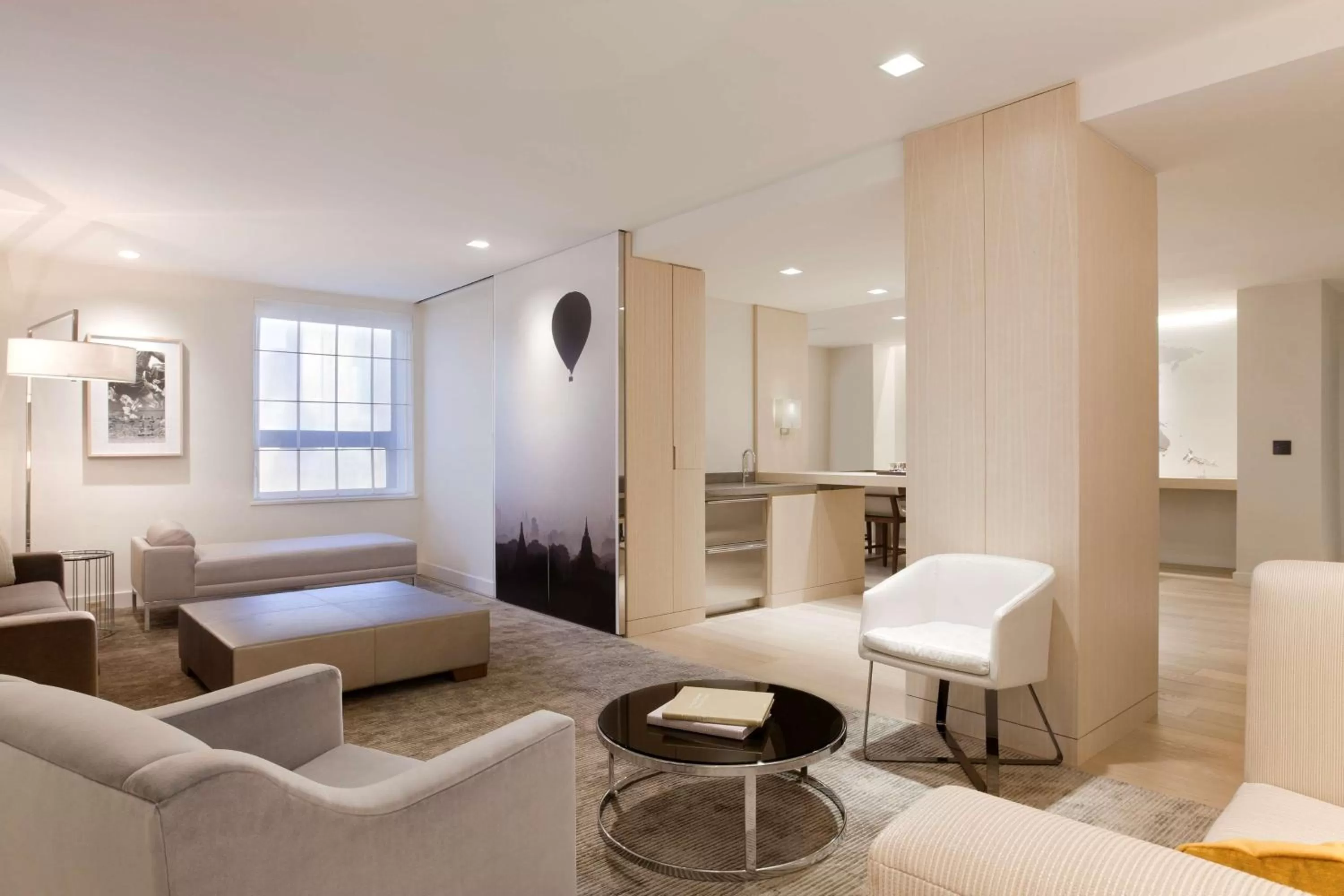 Photo of the whole room in Hyatt Grand Central New York