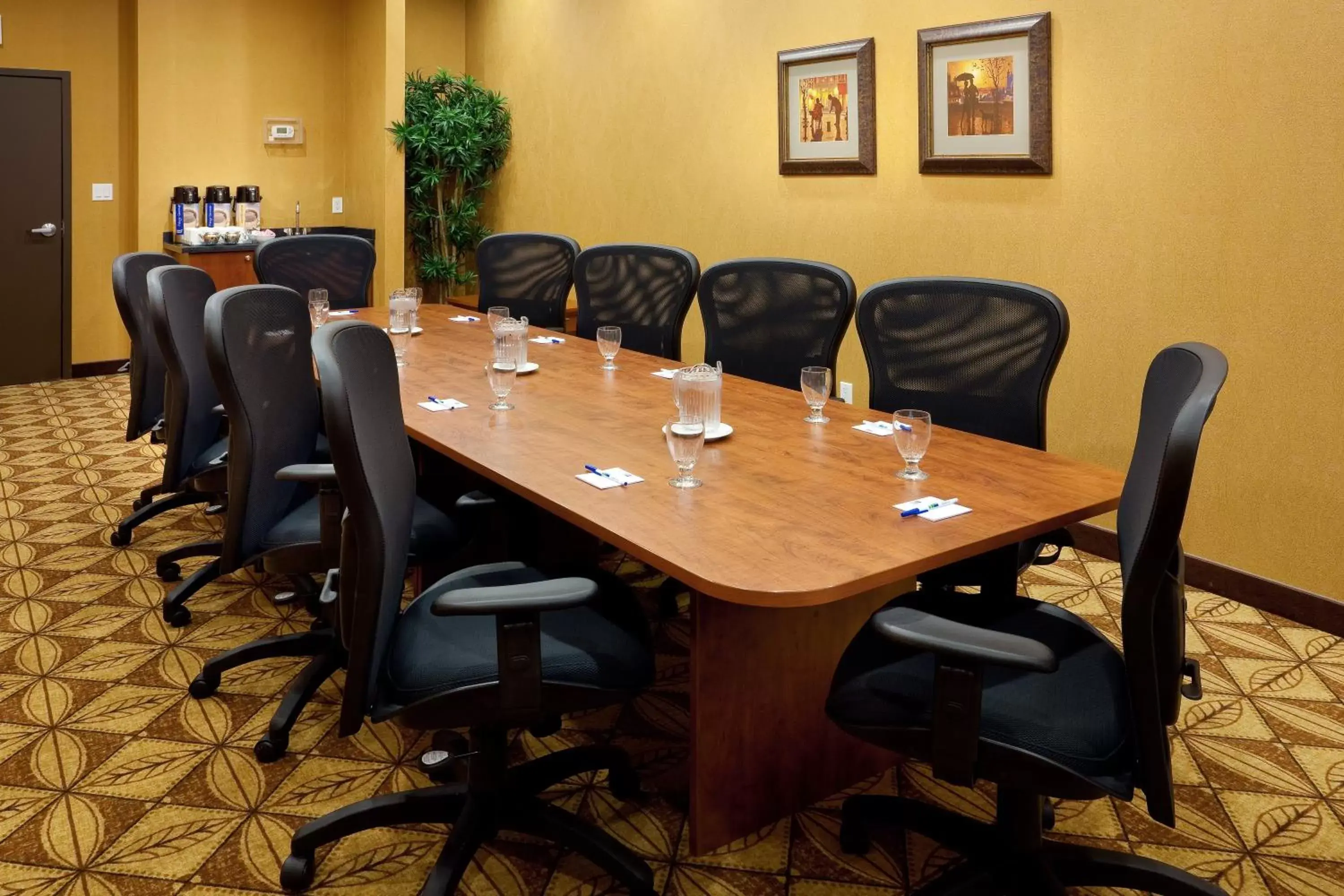 Meeting/conference room in Holiday Inn Express Hotel & Suites Clarington - Bowmanville, an IHG Hotel