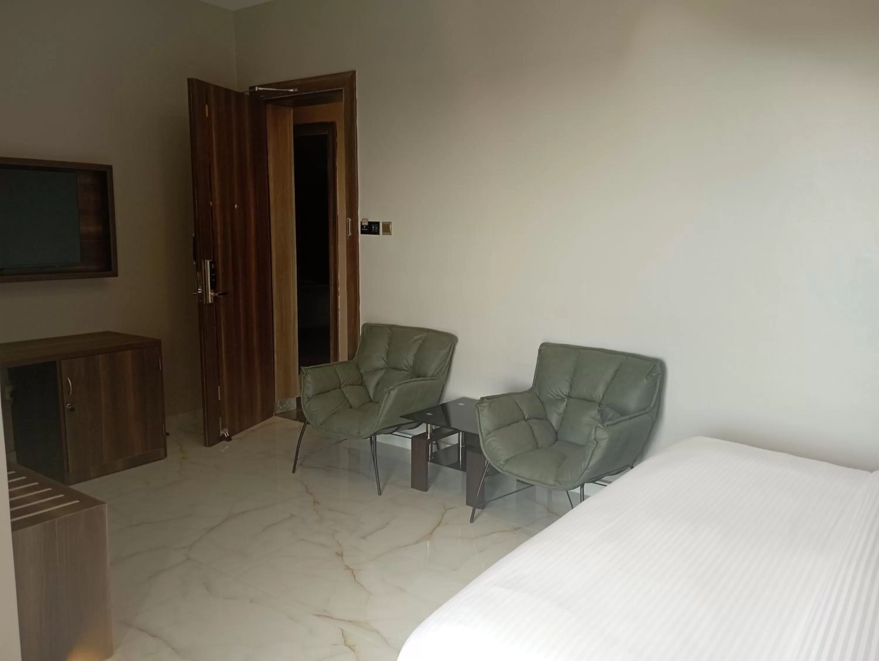 Photo of the whole room, Bed in Hotel Horizon Entebbe