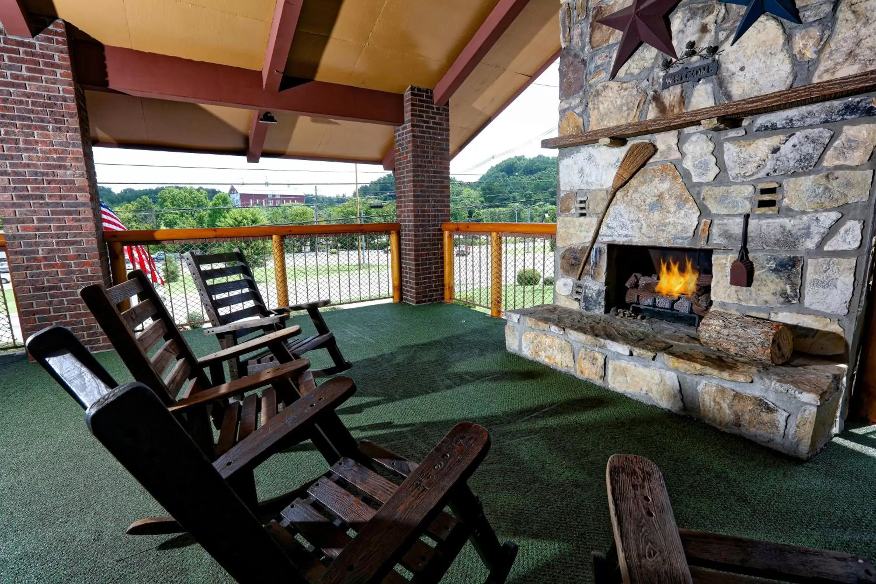 Lounge or bar, Patio/Outdoor Area in Wild Bear Inn