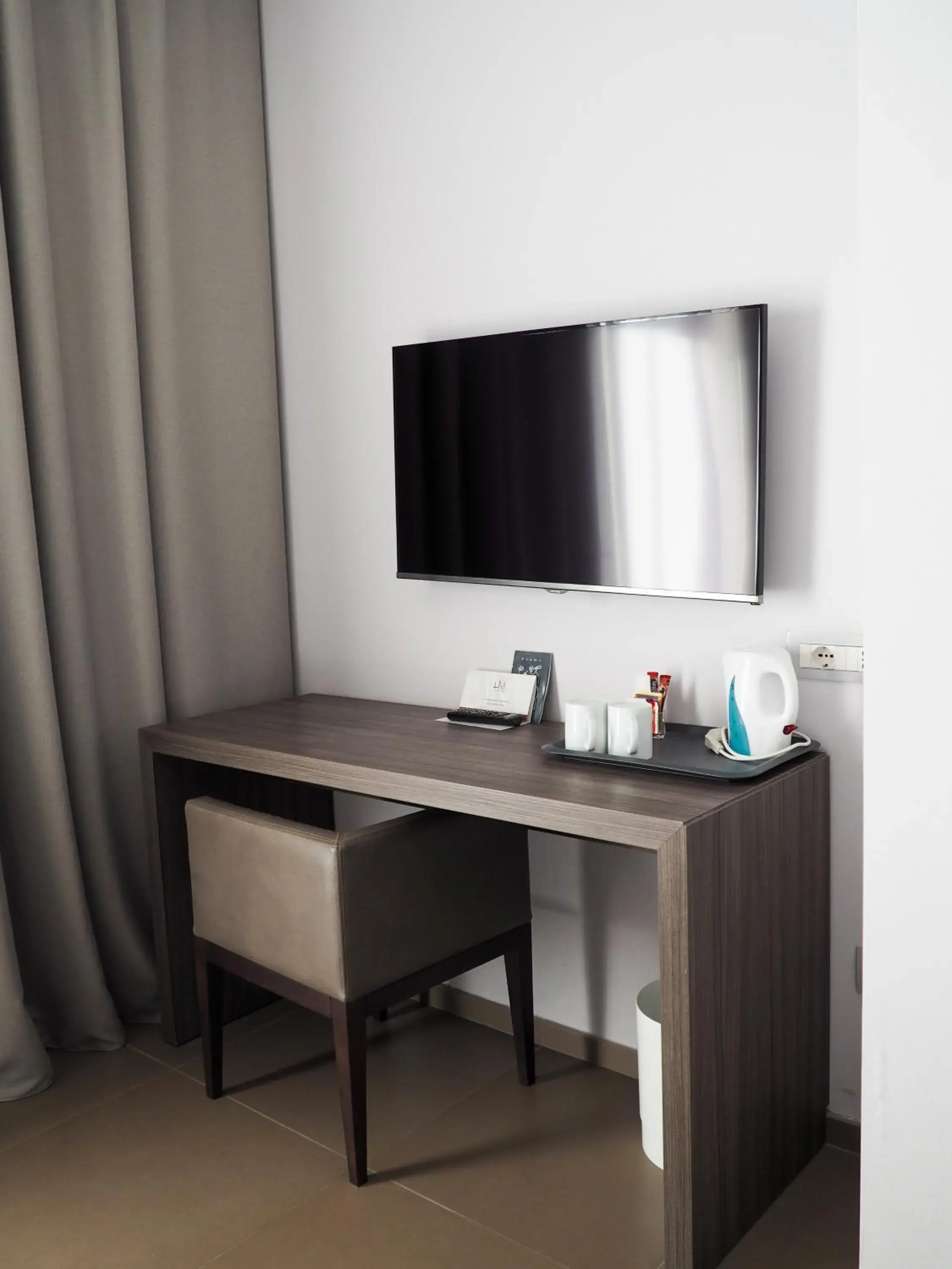 TV and multimedia, TV/Entertainment Center in Hotel Marad