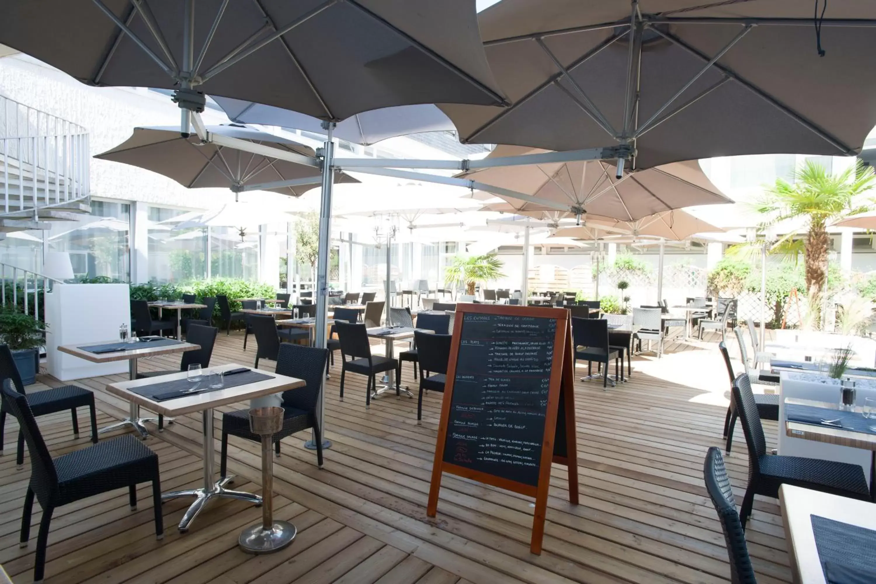 Patio, Restaurant/Places to Eat in ibis Styles Poitiers Nord