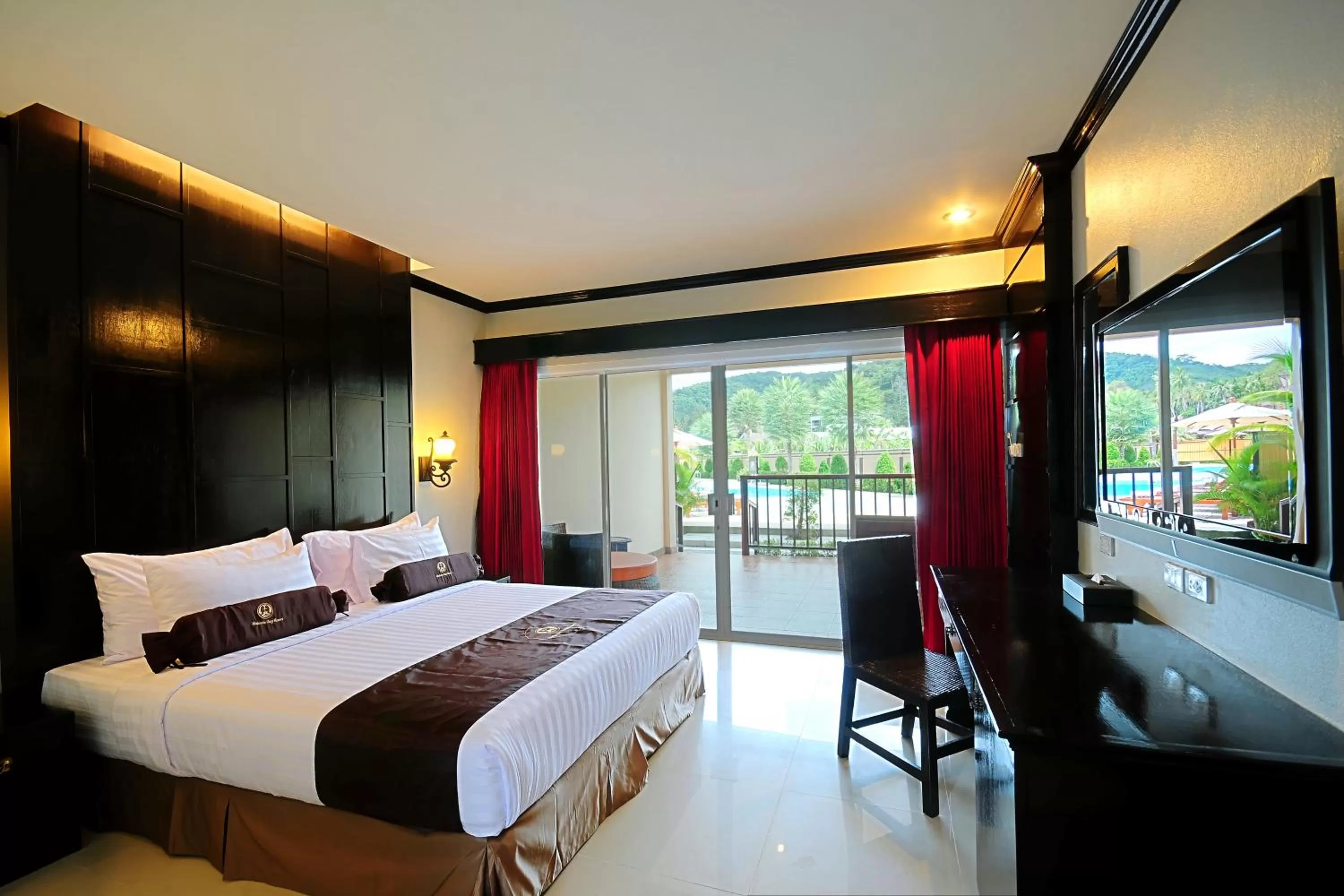 Day, Bed in Maleedee Bay Resort
