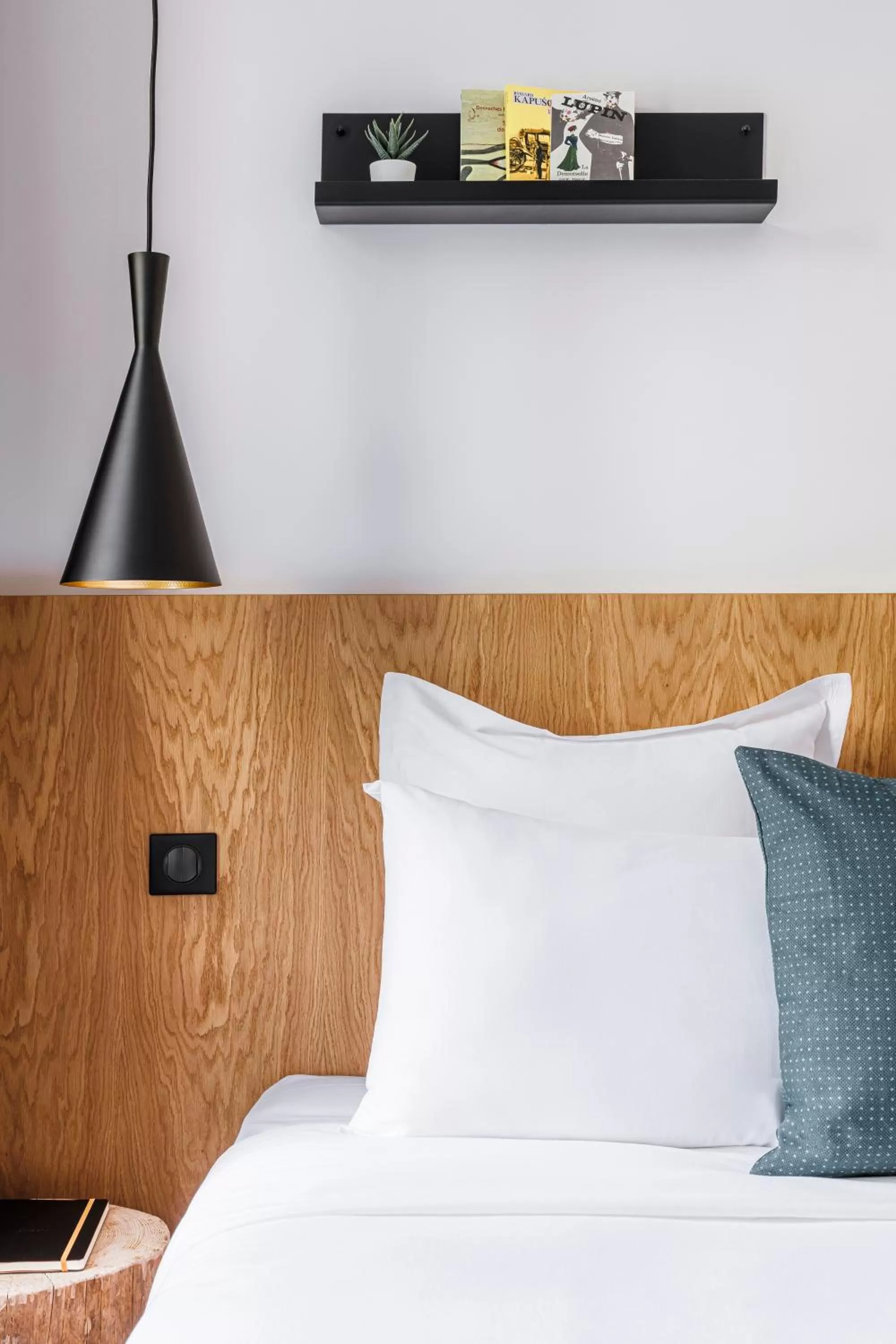 Bed in 9Hotel Bastille-Lyon