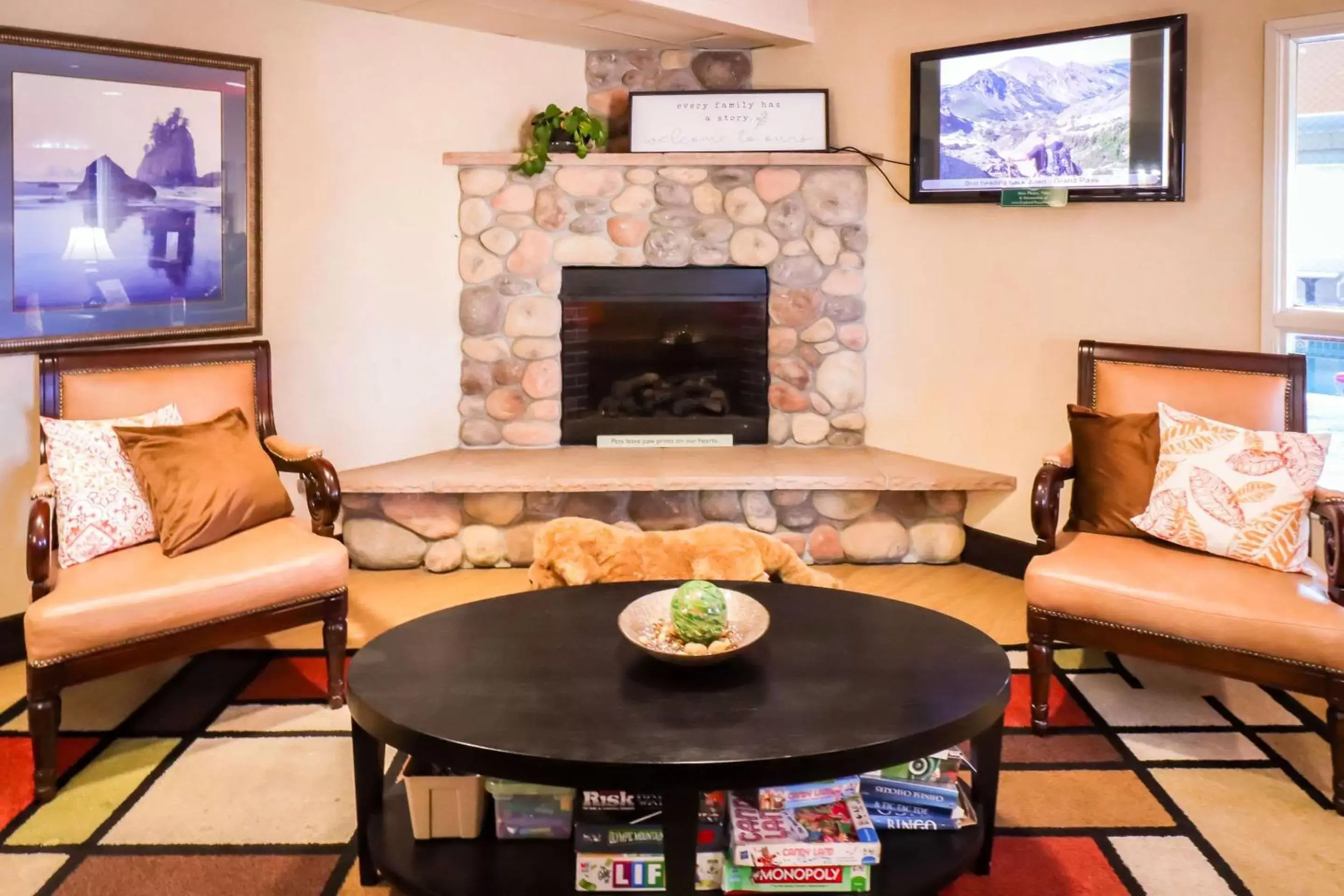 Lobby or reception, Seating Area in Quality Inn & Suites Sequim at Olympic National Park