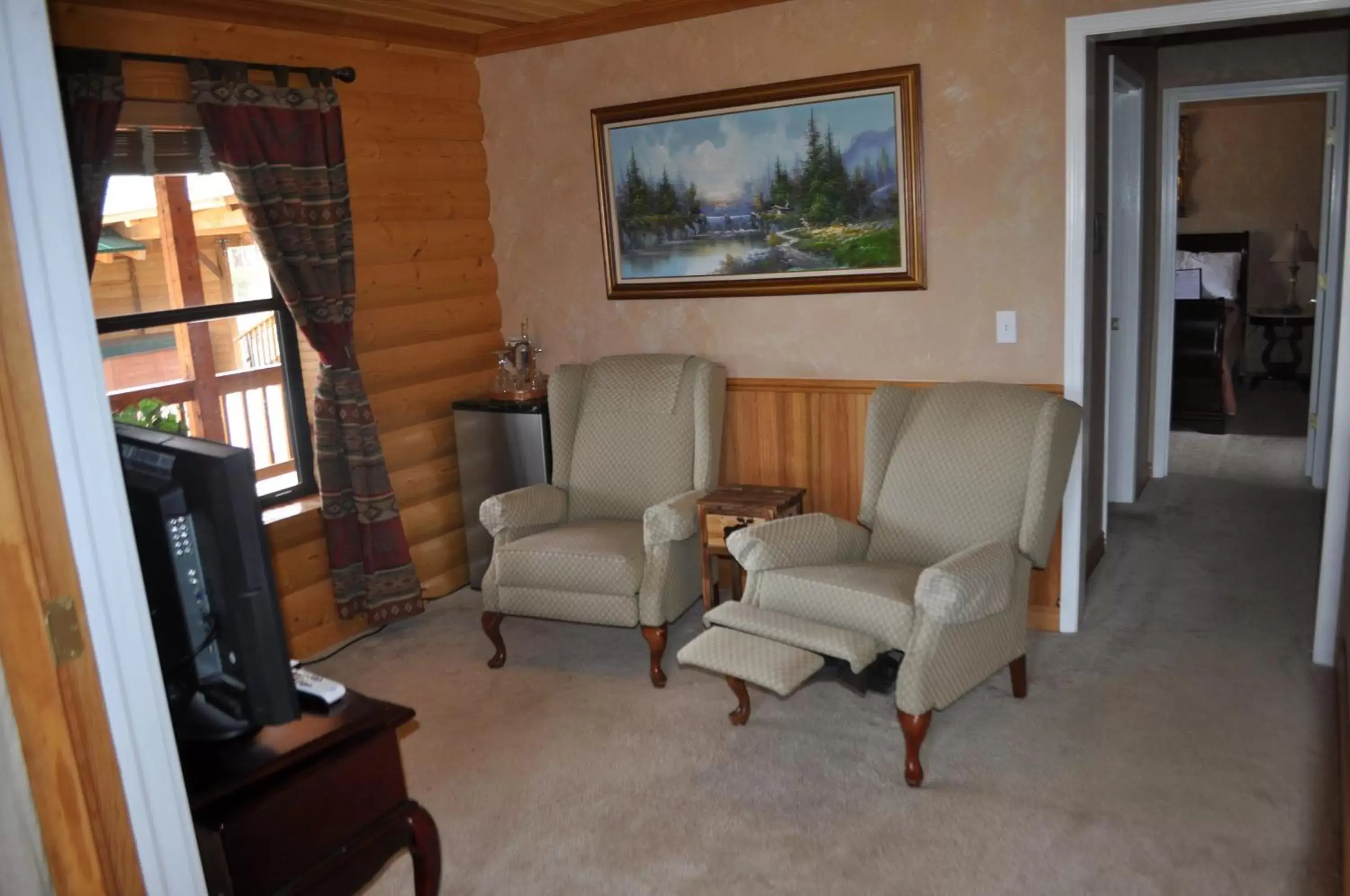 Living room, Seating Area in Elkwood Manor Bed & Breakfast