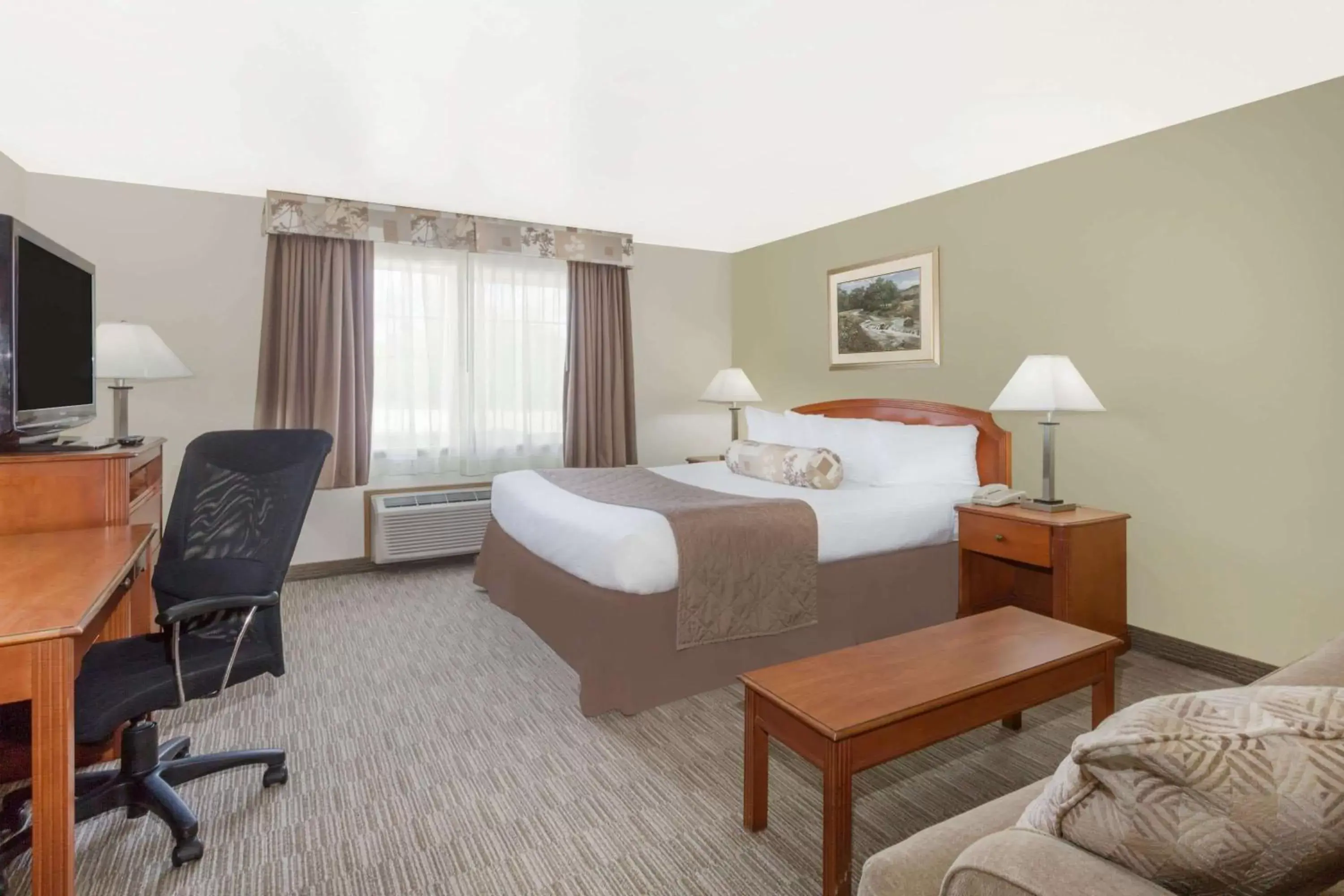 Photo of the whole room, Bed in Ramada by Wyndham Ely
