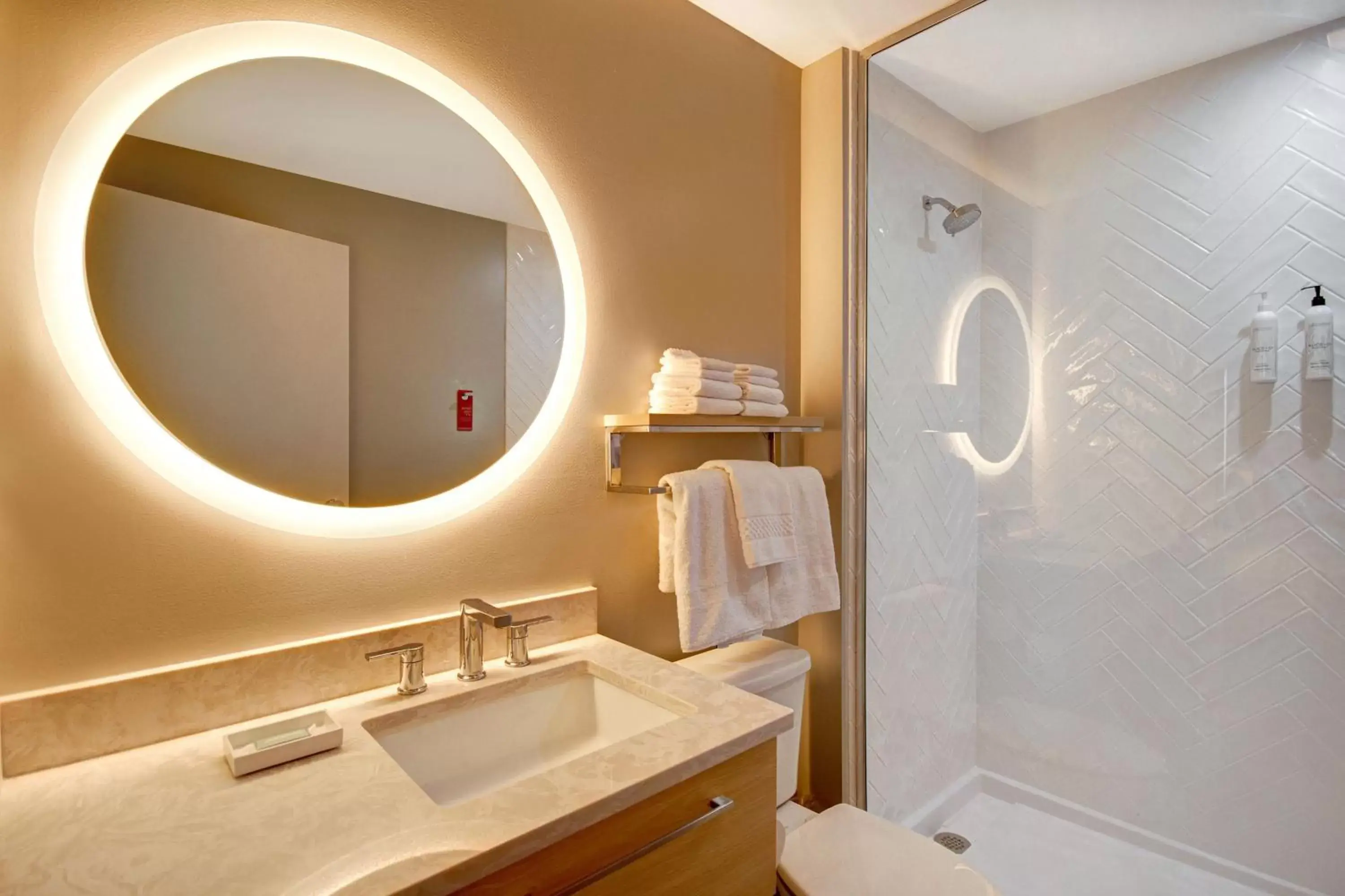Bathroom in TownePlace Suites by Marriott Cincinnati Airport South
