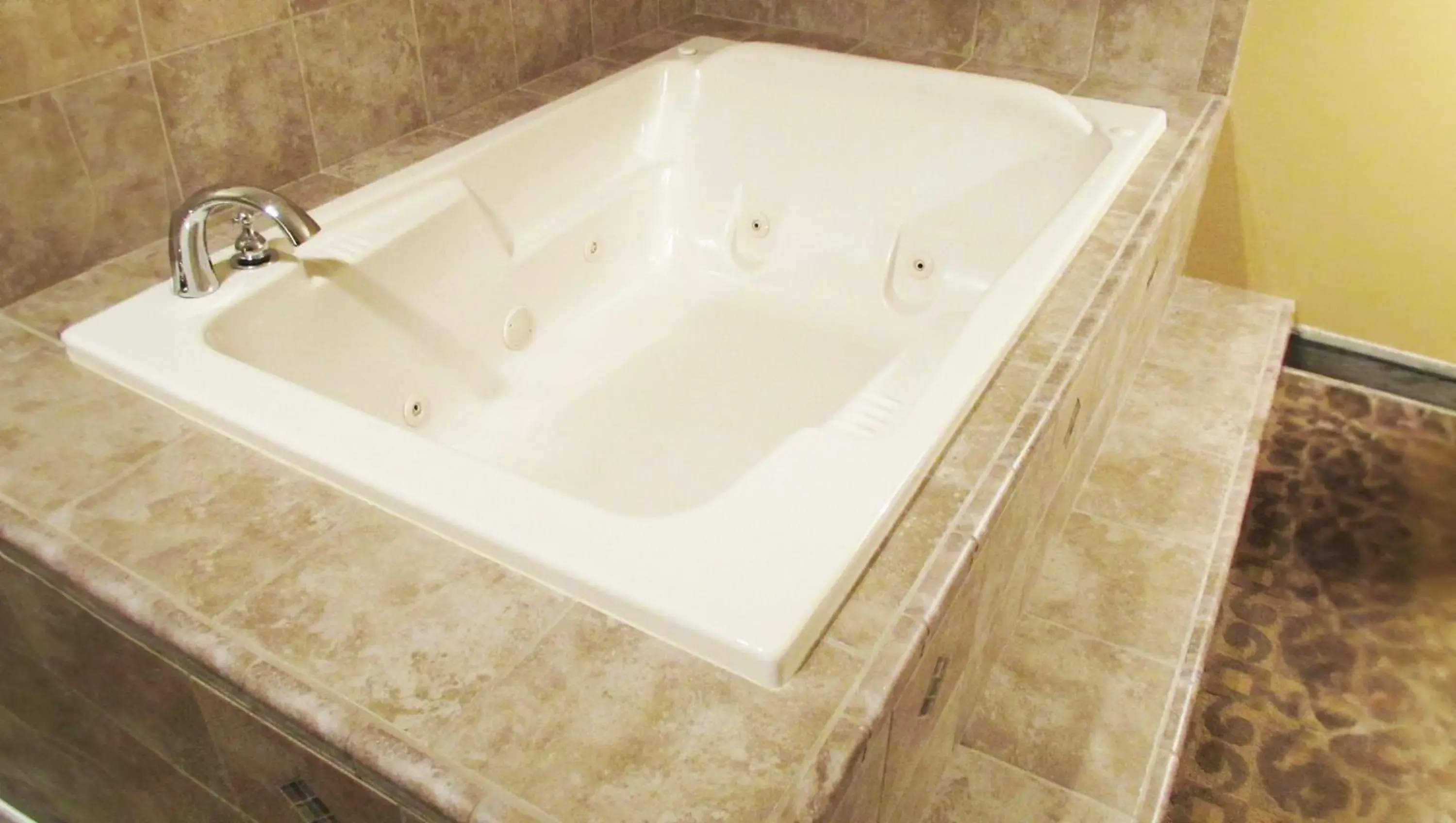 Spa and wellness centre/facilities in Magnuson Grand Pioneer Inn and Suites Spa and wellness centre/facilities in Magnuson Grand Pioneer Inn and Suites