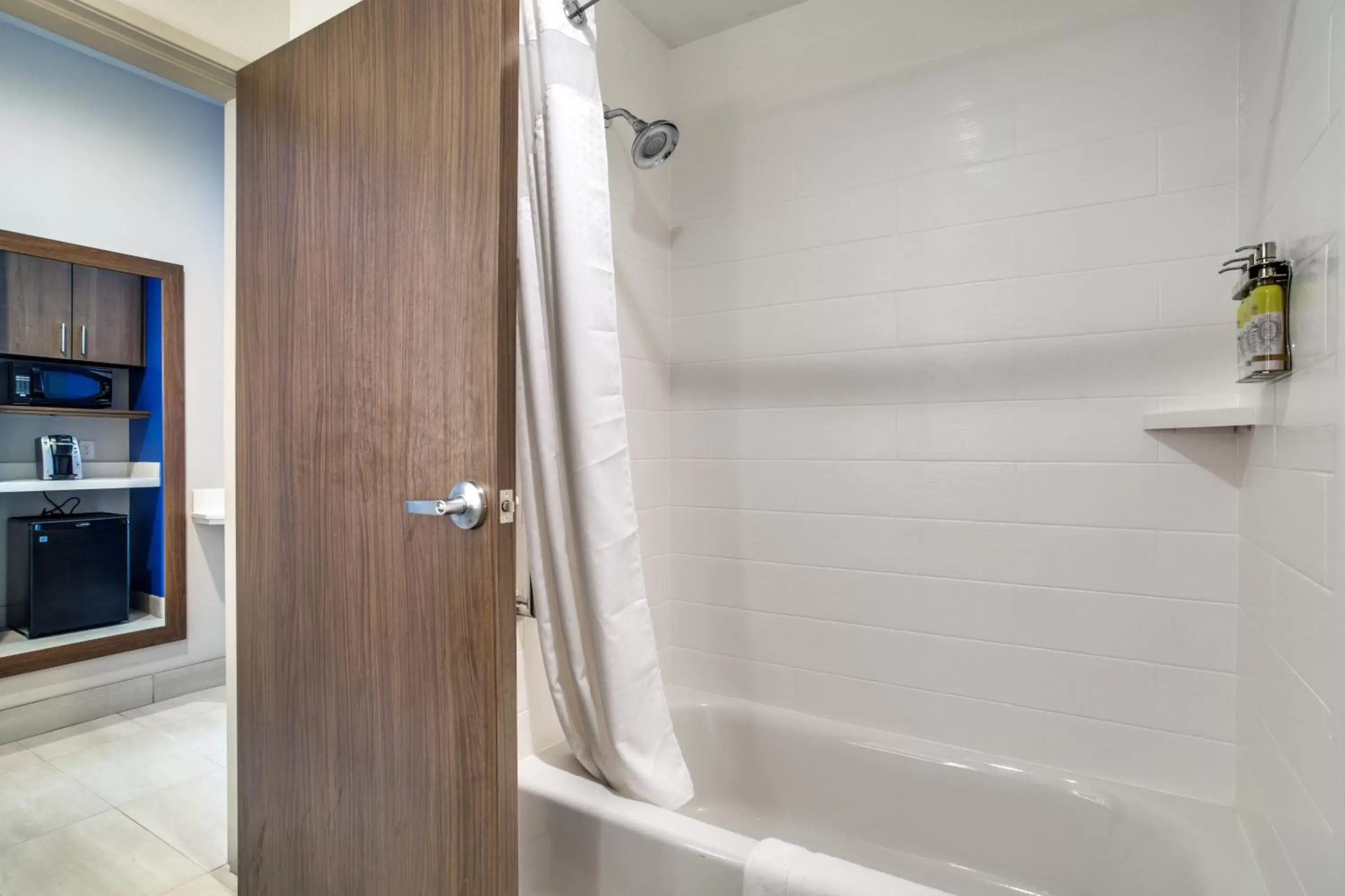 Bathroom in Holiday Inn Express & Suites - Denton South, an IHG Hotel