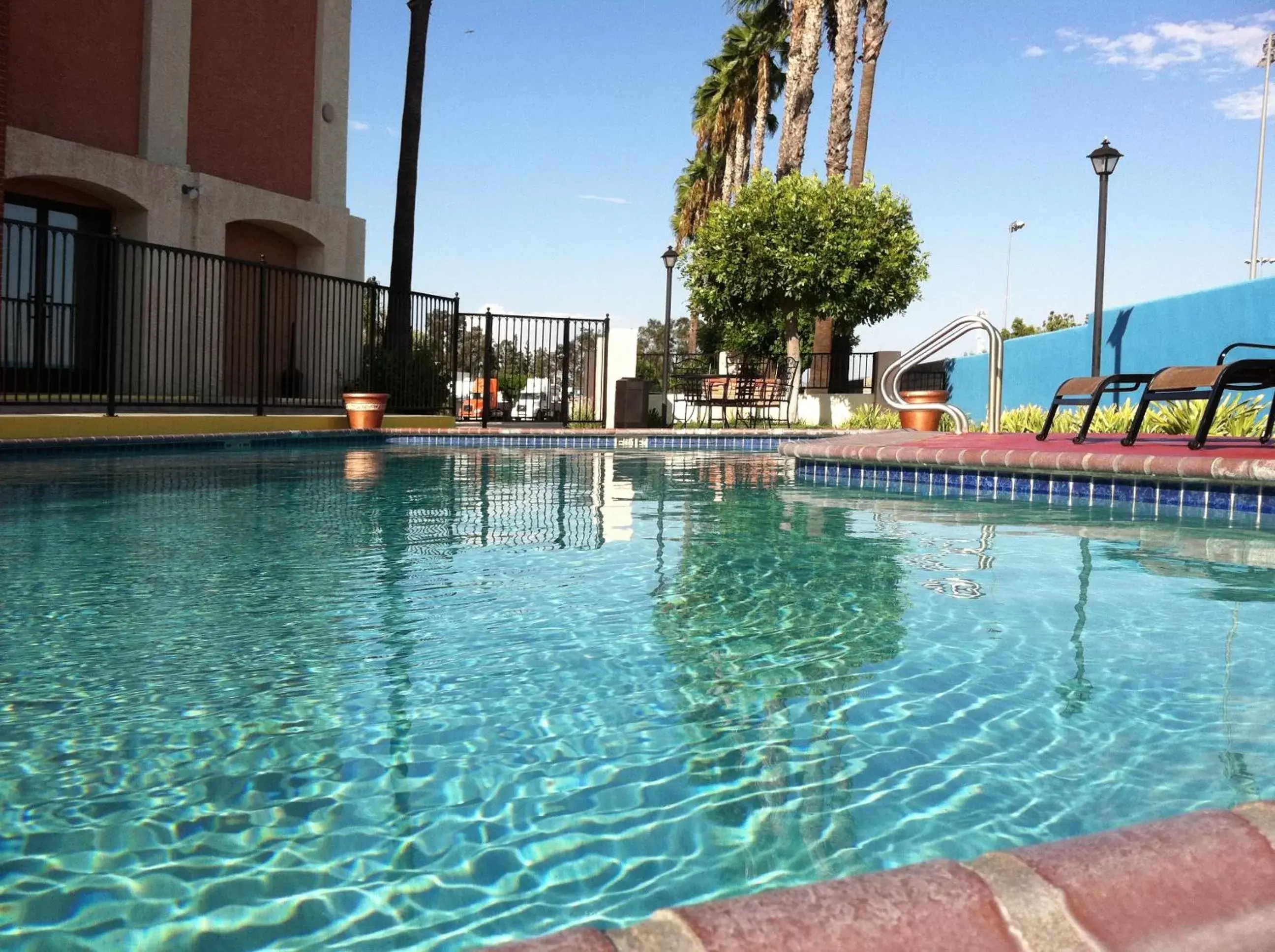 Swimming pool in Best Western Plus - Anaheim Orange County Hotel