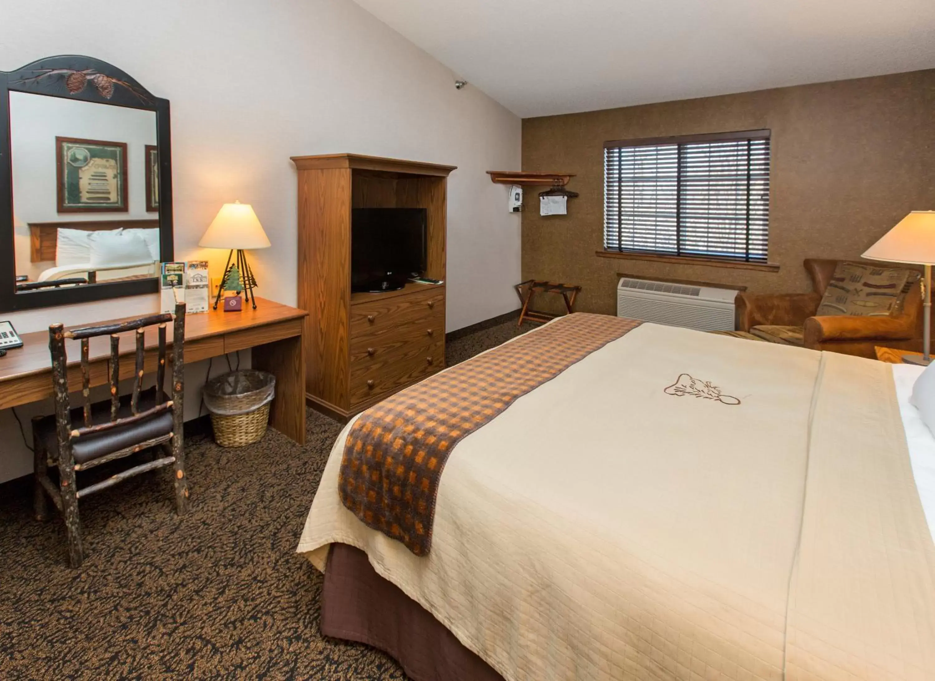 Deluxe King Room in Stoney Creek Hotel La Crosse - Onalaska