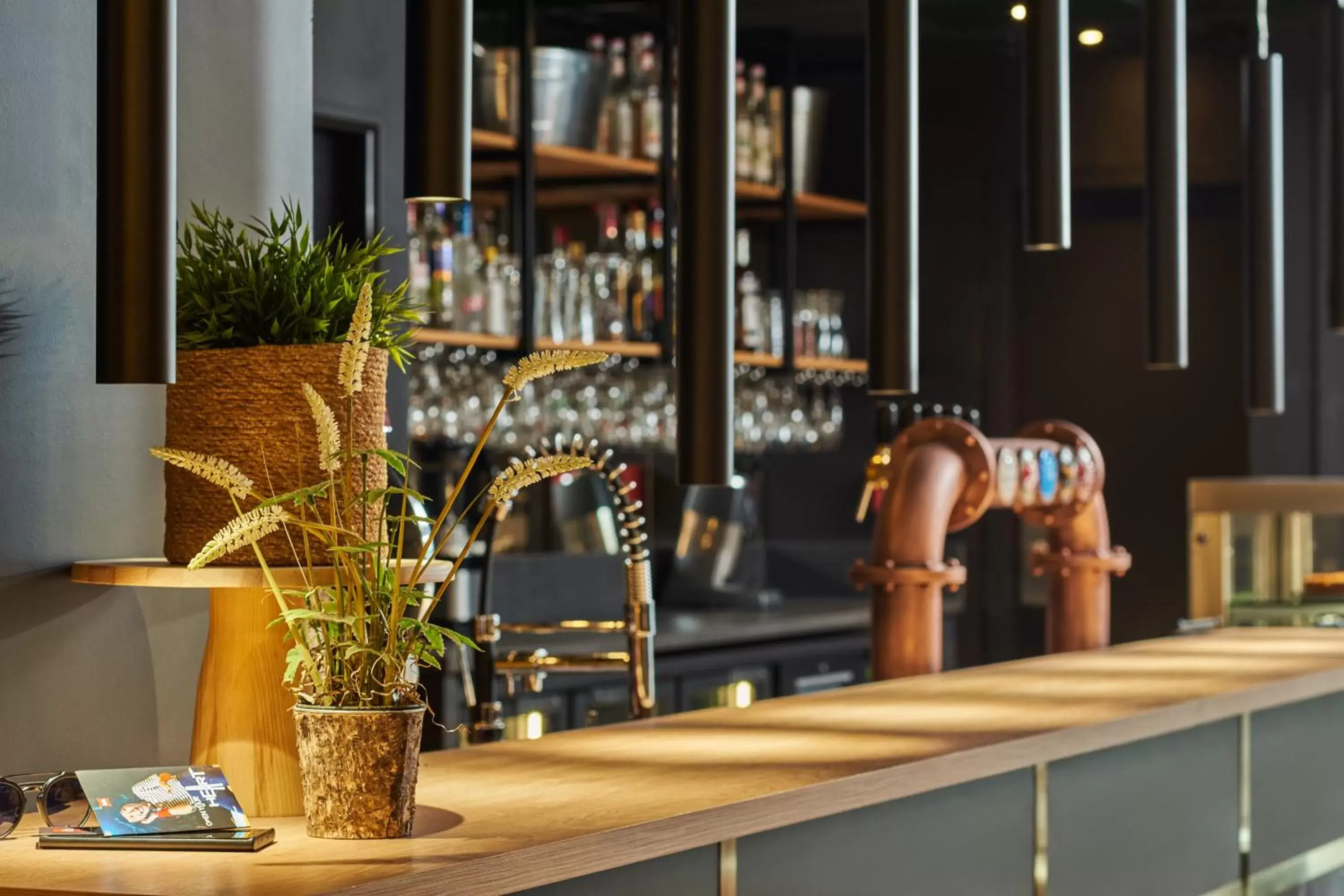 Lounge or bar in ibis Clamart Paris Velizy