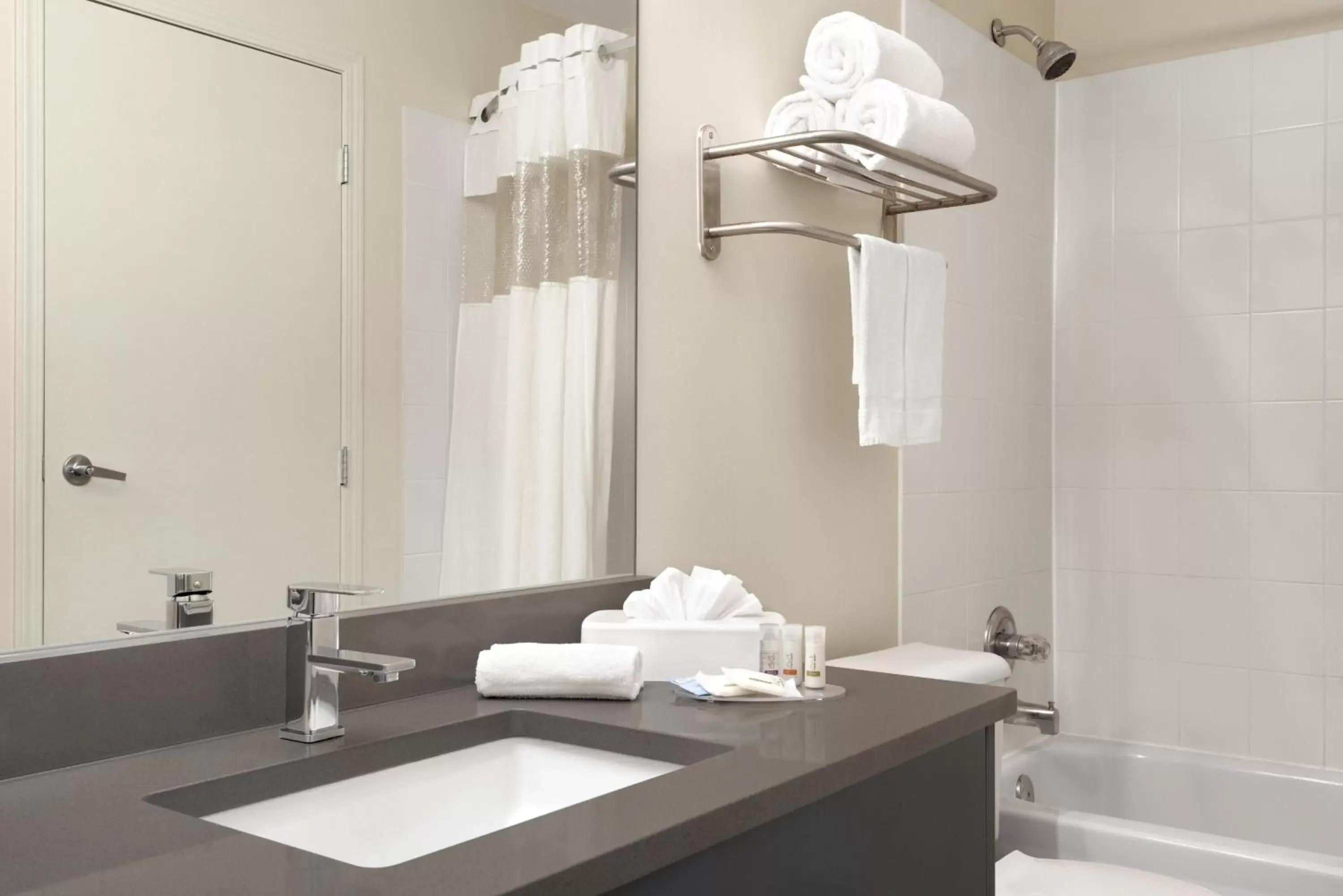 Bathroom in Days Inn by Wyndham Kelowna