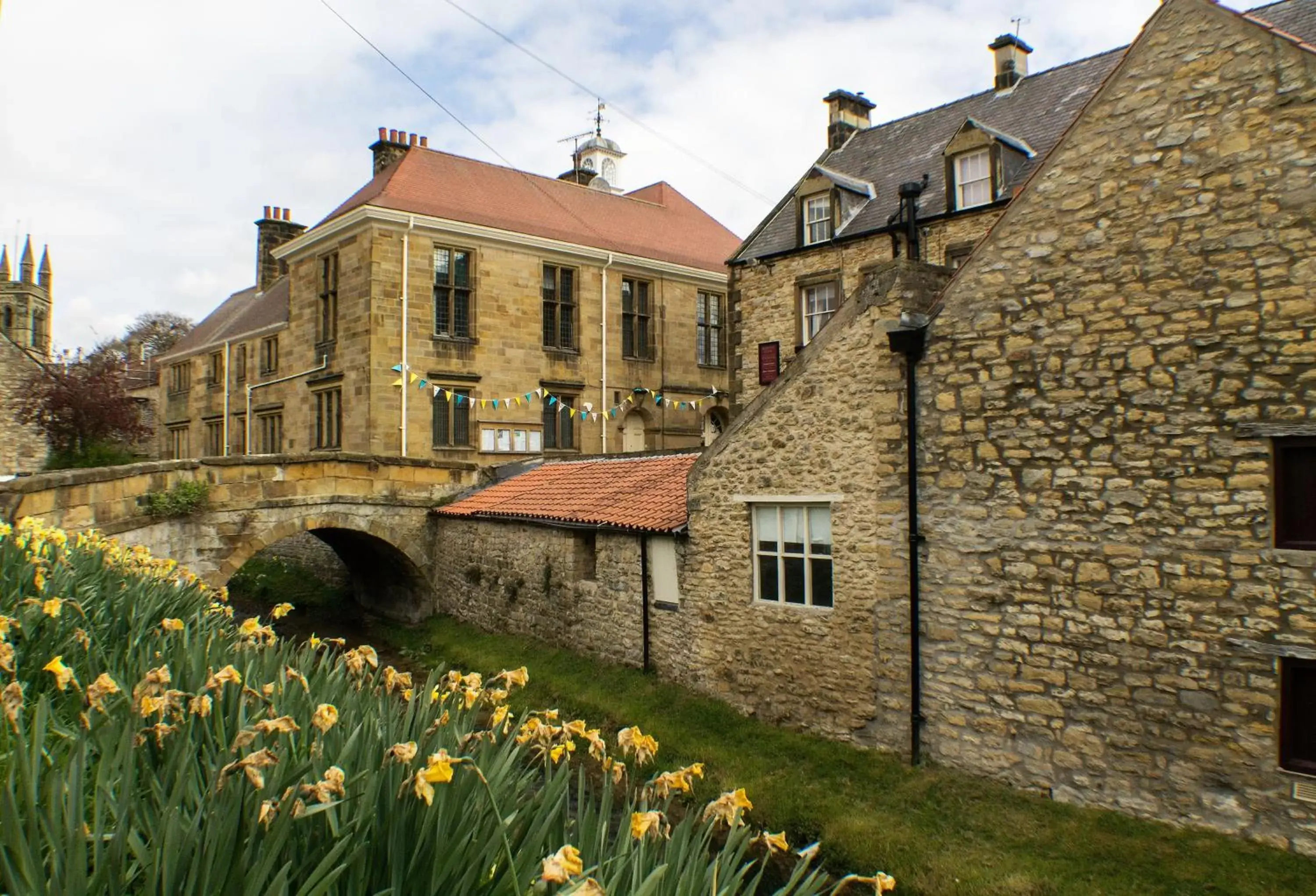 Neighbourhood, Property Building in The Royal Oak Hotel