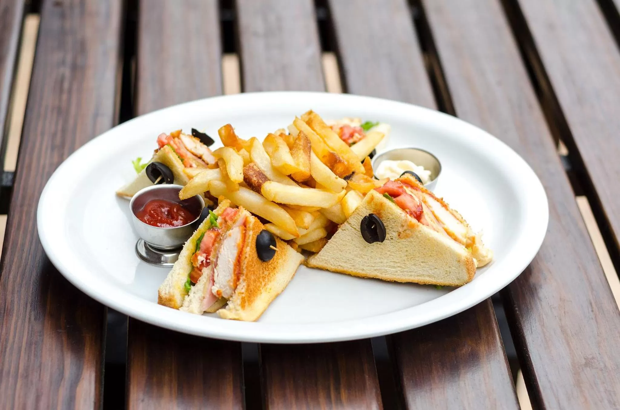 Lunch in La Sabana Hotel Suites Apartments