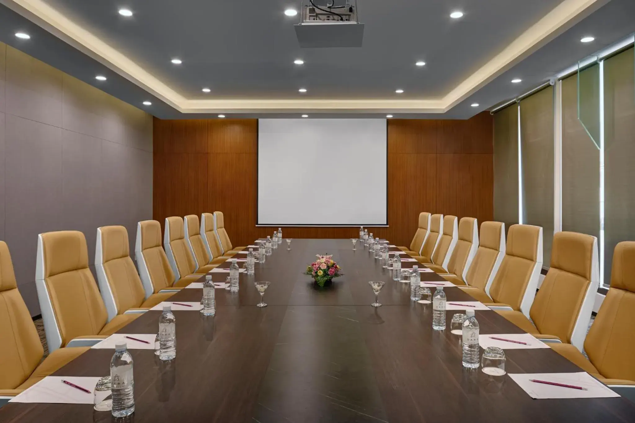 Business facilities in Olympia City Hotel by Dara