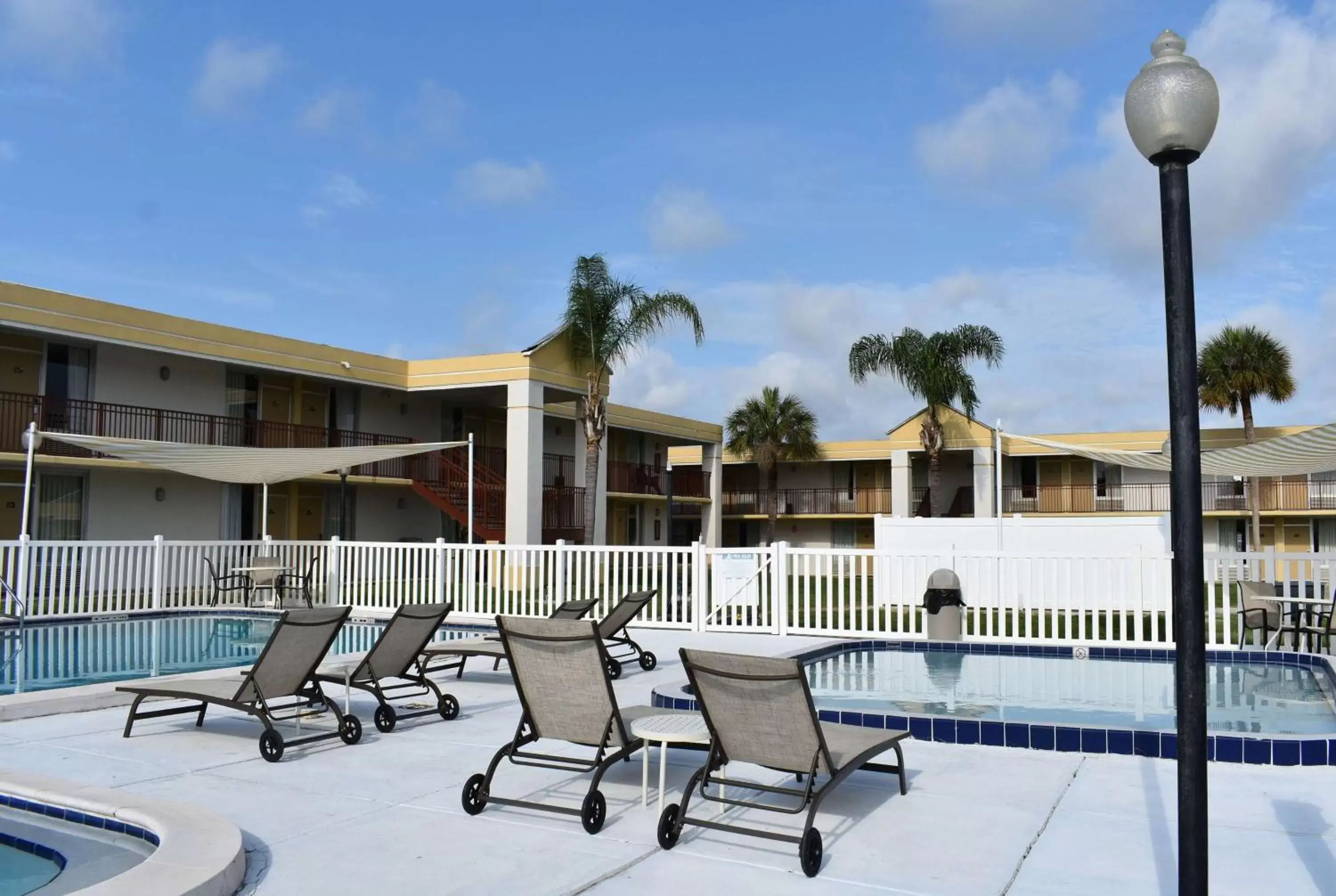 Pool view, Swimming Pool in Super 8 by Wyndham Ocala I-75