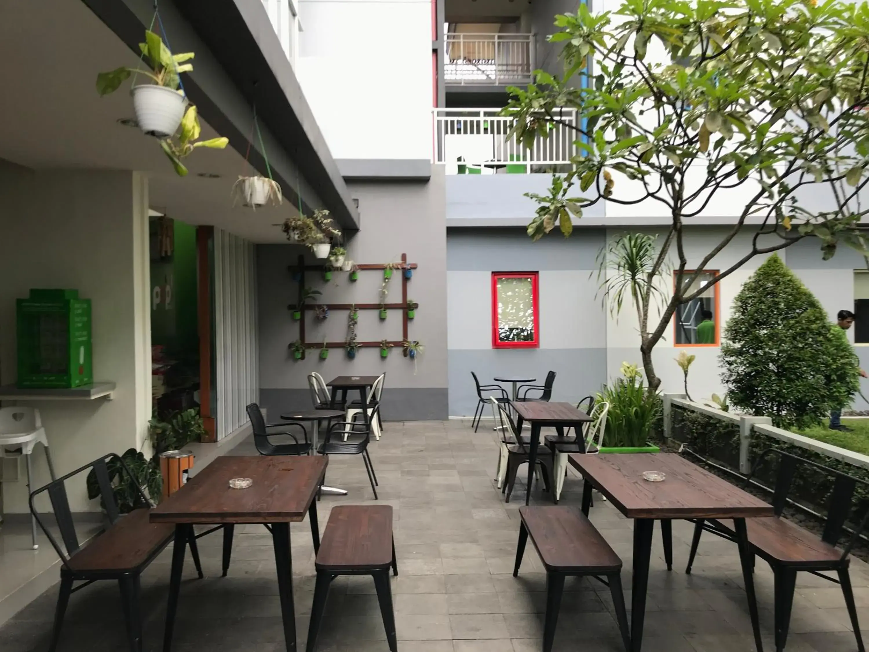 Garden, Restaurant/Places to Eat in Pop! Hotel Sangaji Yogyakarta