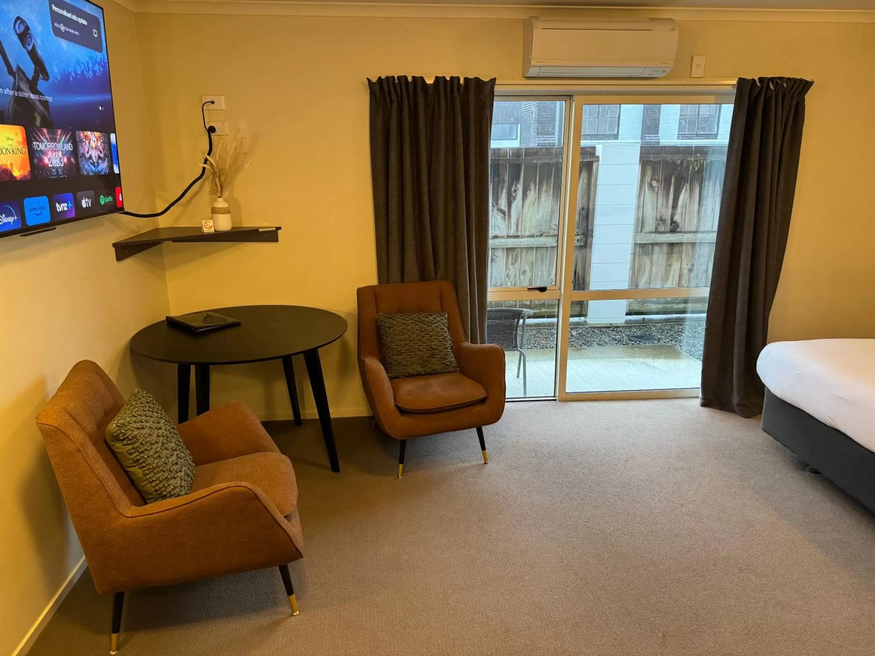 TV and multimedia, Seating Area in B-Ks Premier Motel Palmerston North