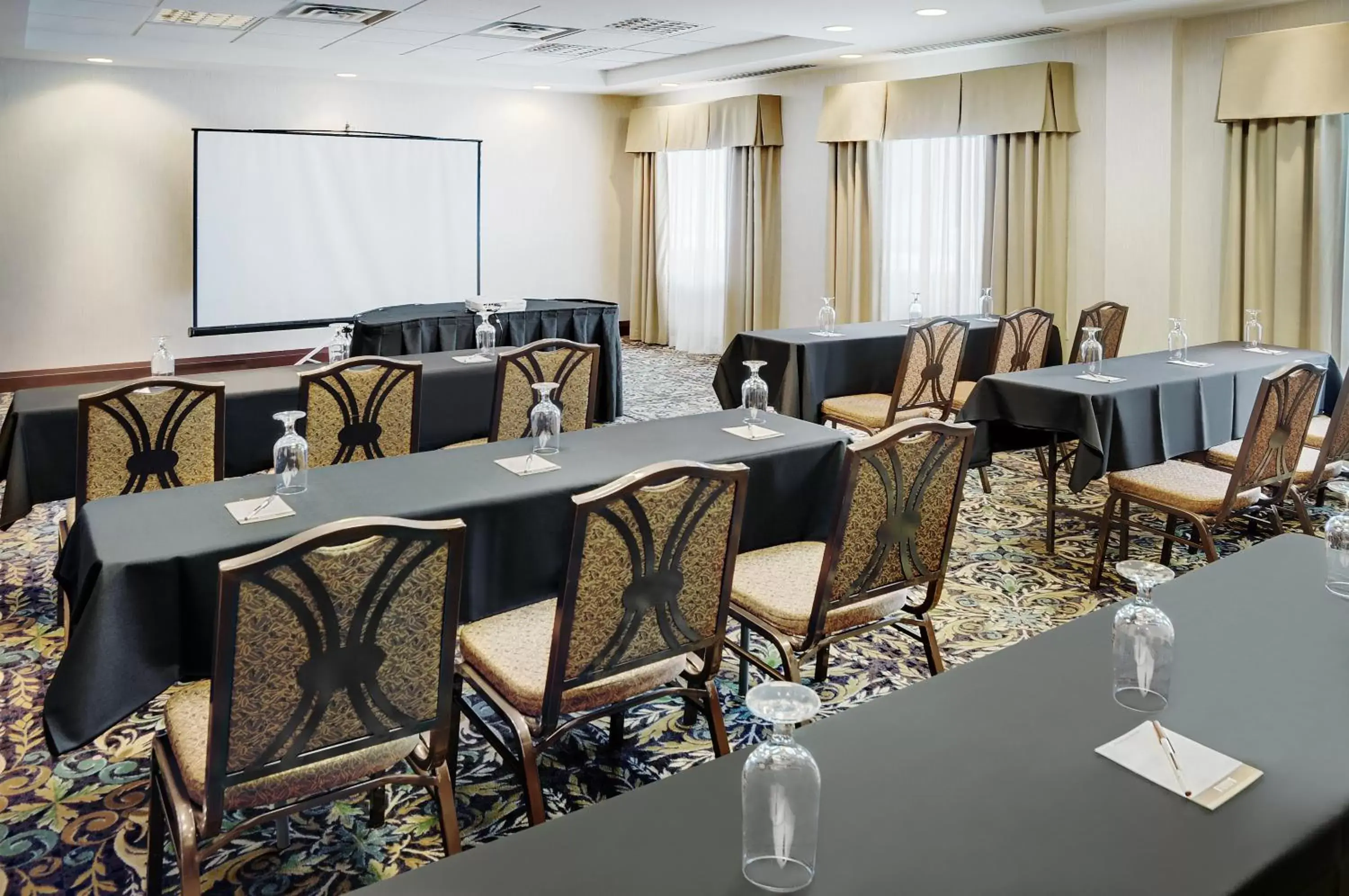 Meeting/conference room, Business Area/Conference Room in Staybridge Suites Oakville Burlington, an IHG Hotel