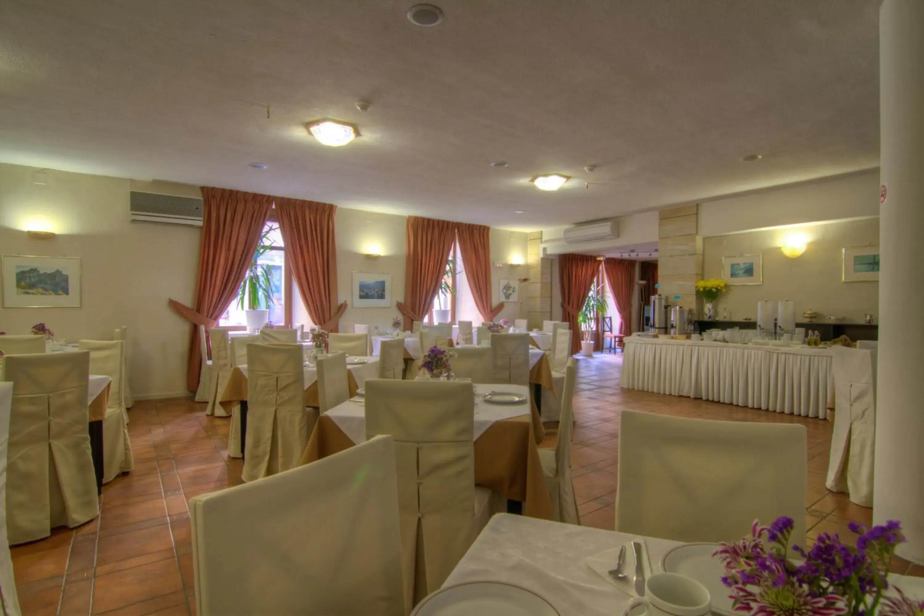 Restaurant/places to eat, Banquet Facilities in Fortezza Hotel