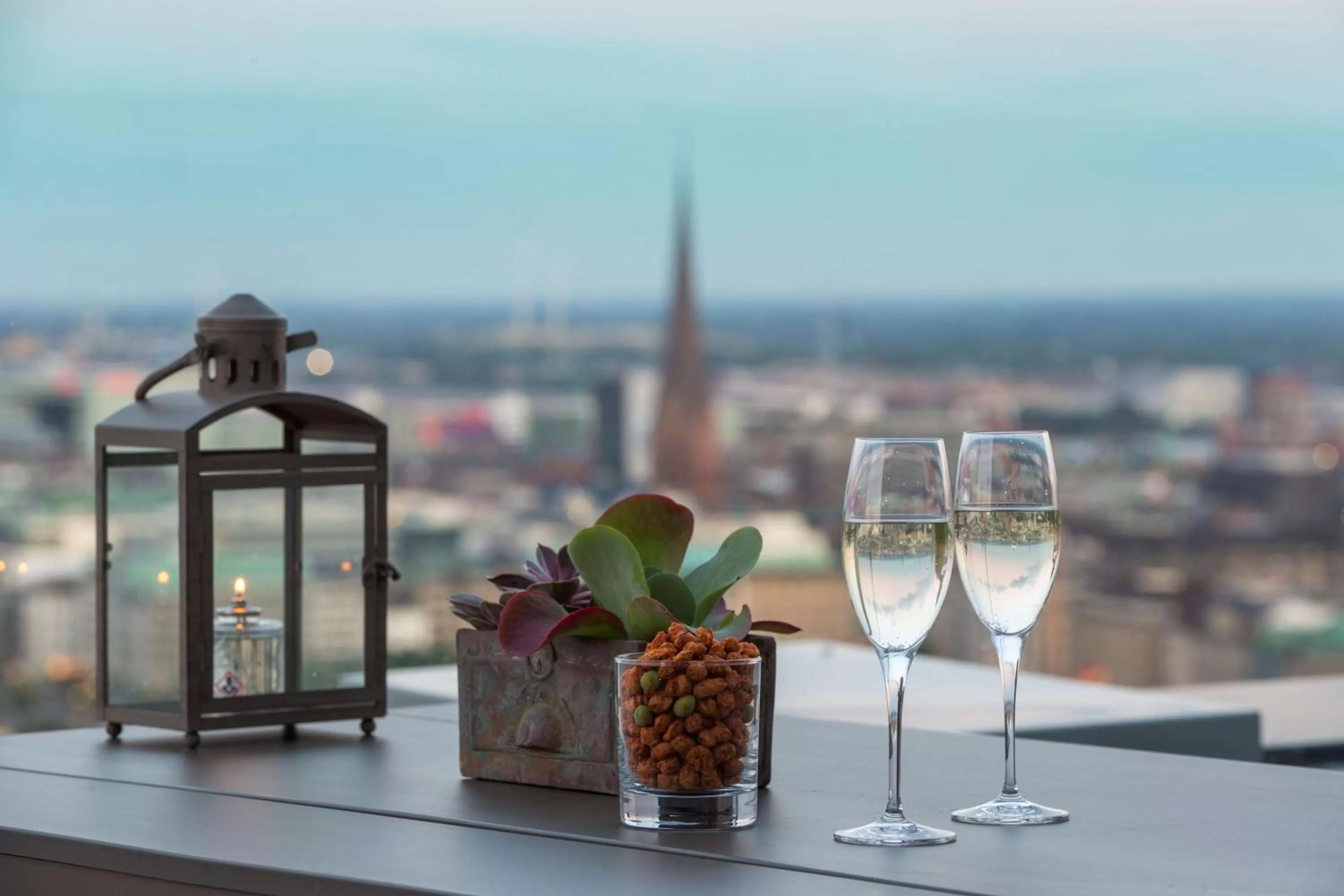 Lounge or bar in Radisson Blu Hotel, Hamburg