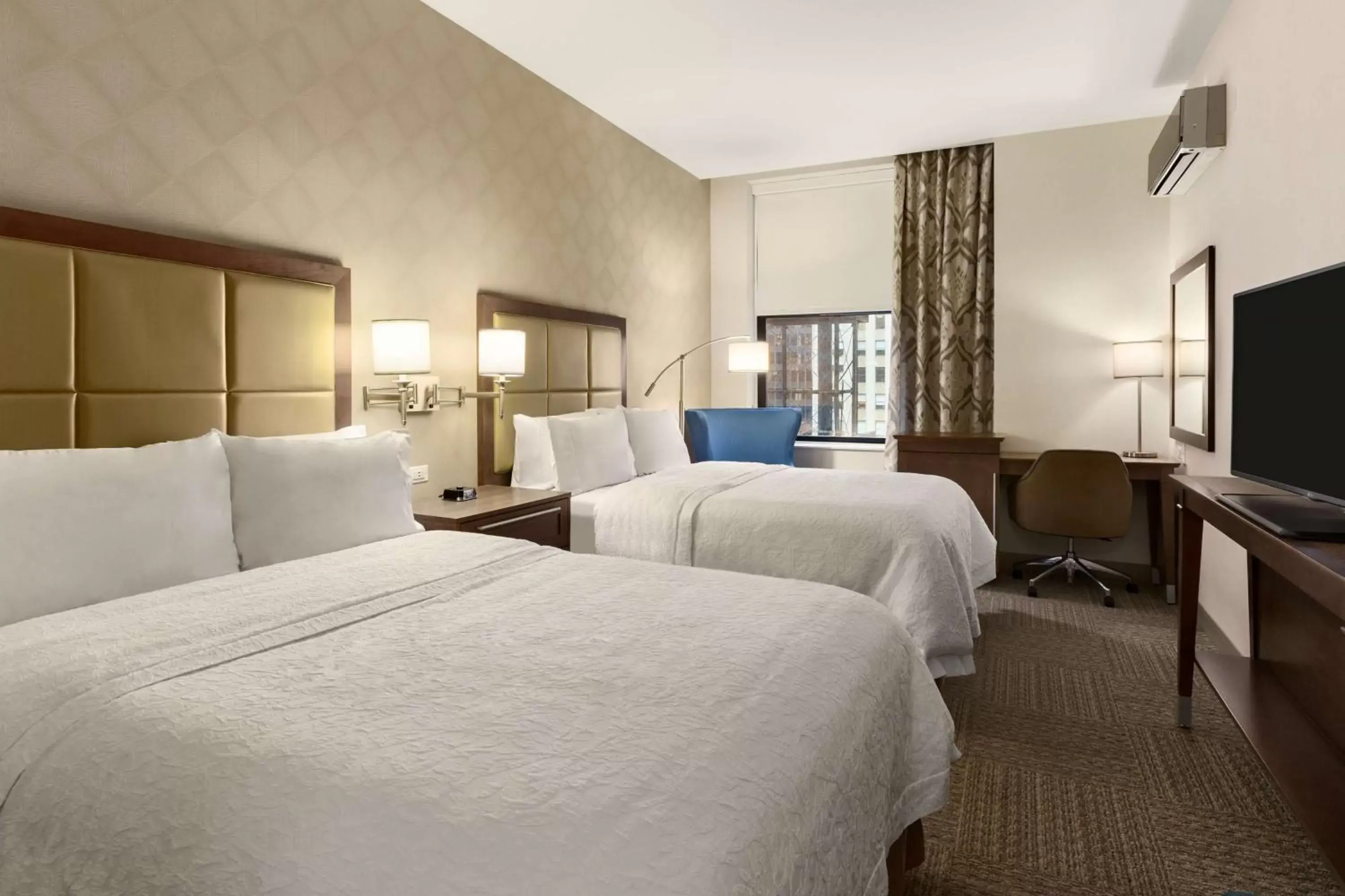 Double Room with Two Double Beds - Hearing Access/Non-Smoking in Hampton Inn Chicago Downtown/N Loop/Michigan Ave Double Room with Two Double Beds - Hearing Access/Non-Smoking in Hampton Inn Chicago Downtown/N Loop/Michigan Ave