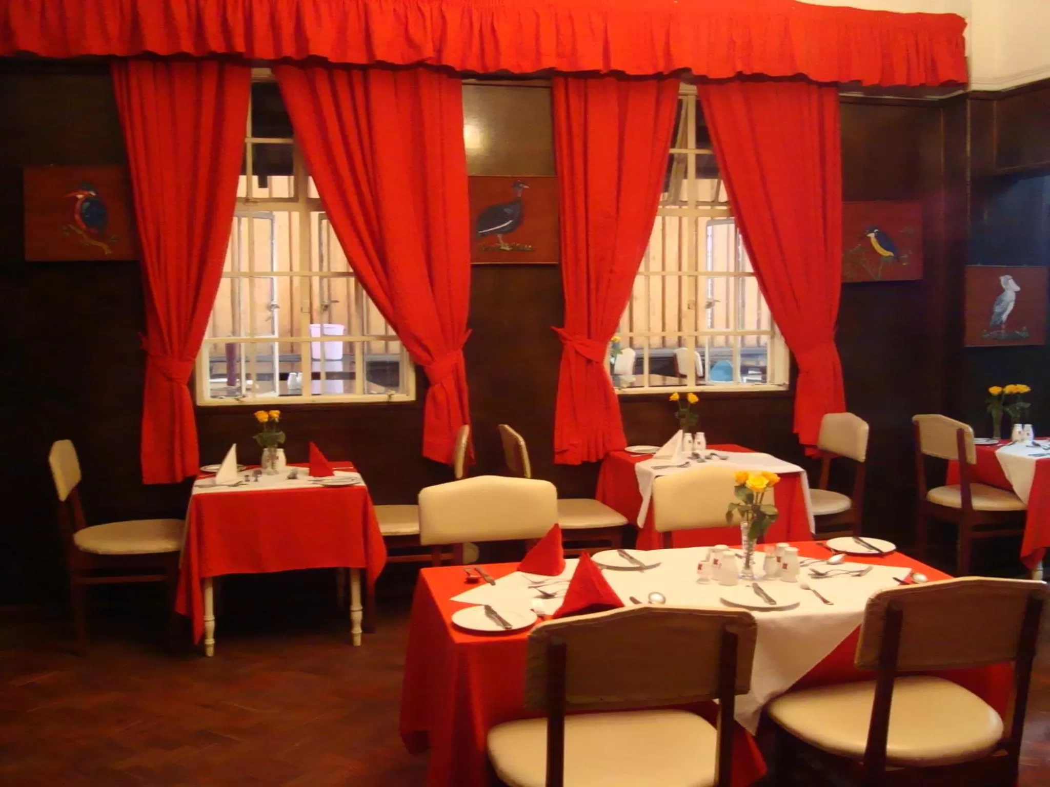 Restaurant/places to eat in The Oakwood Hotel