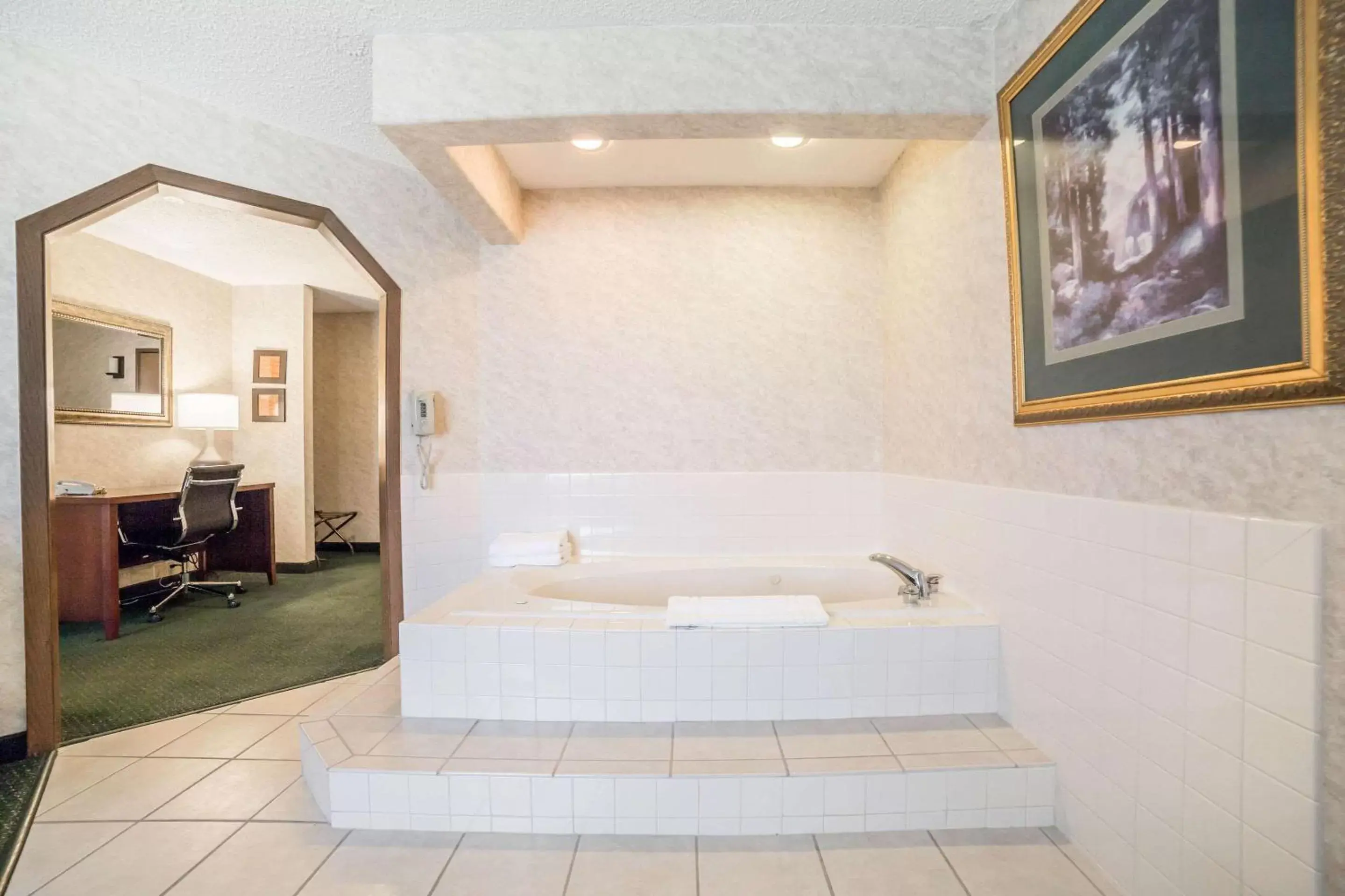 Photo of the whole room, Bed in Yellowstone River Inn & Suites Photo of the whole room, Bed in Yellowstone River Inn & Suites