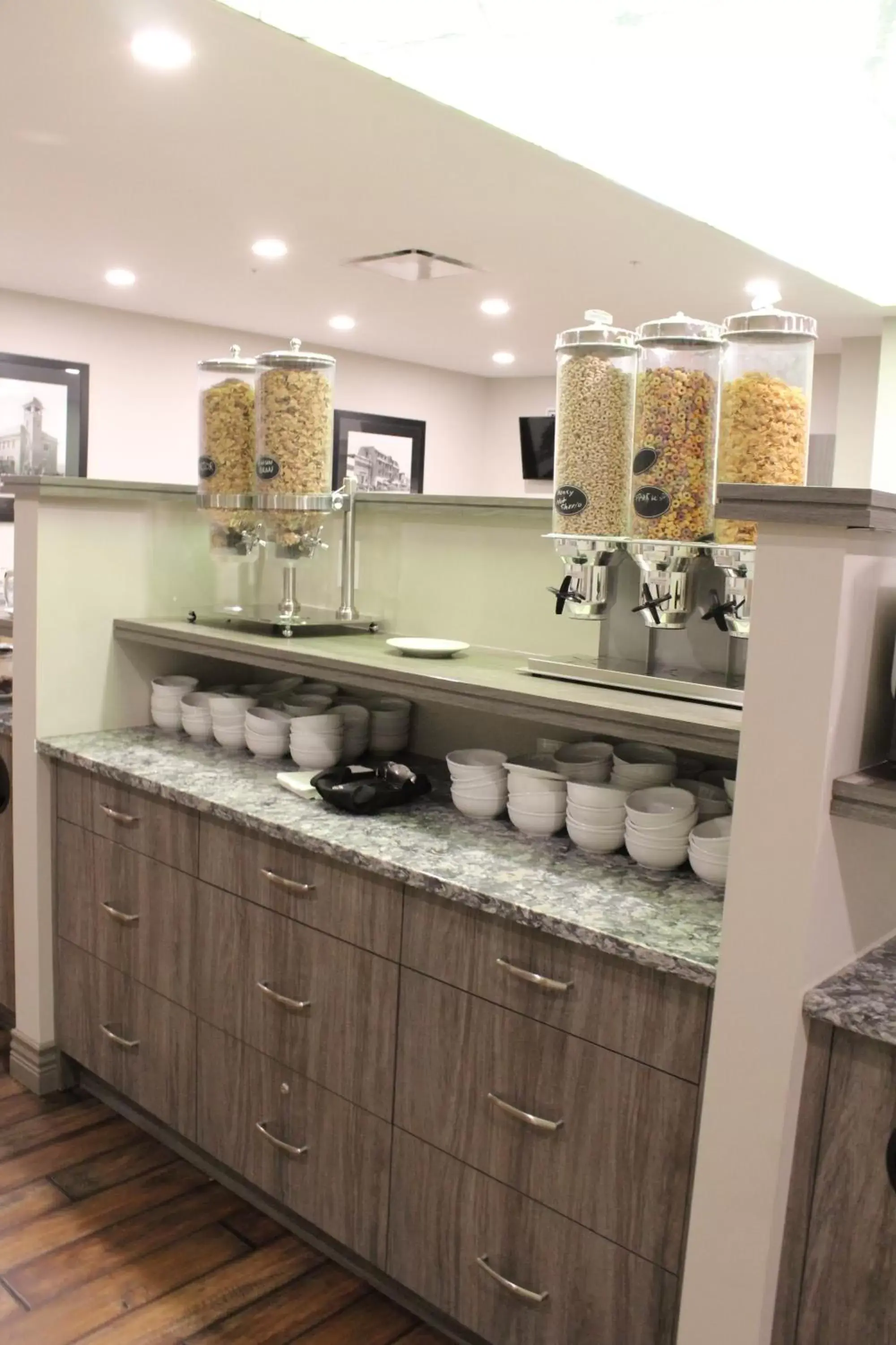 Continental breakfast, Kitchen/Kitchenette in The Royal Anne Hotel