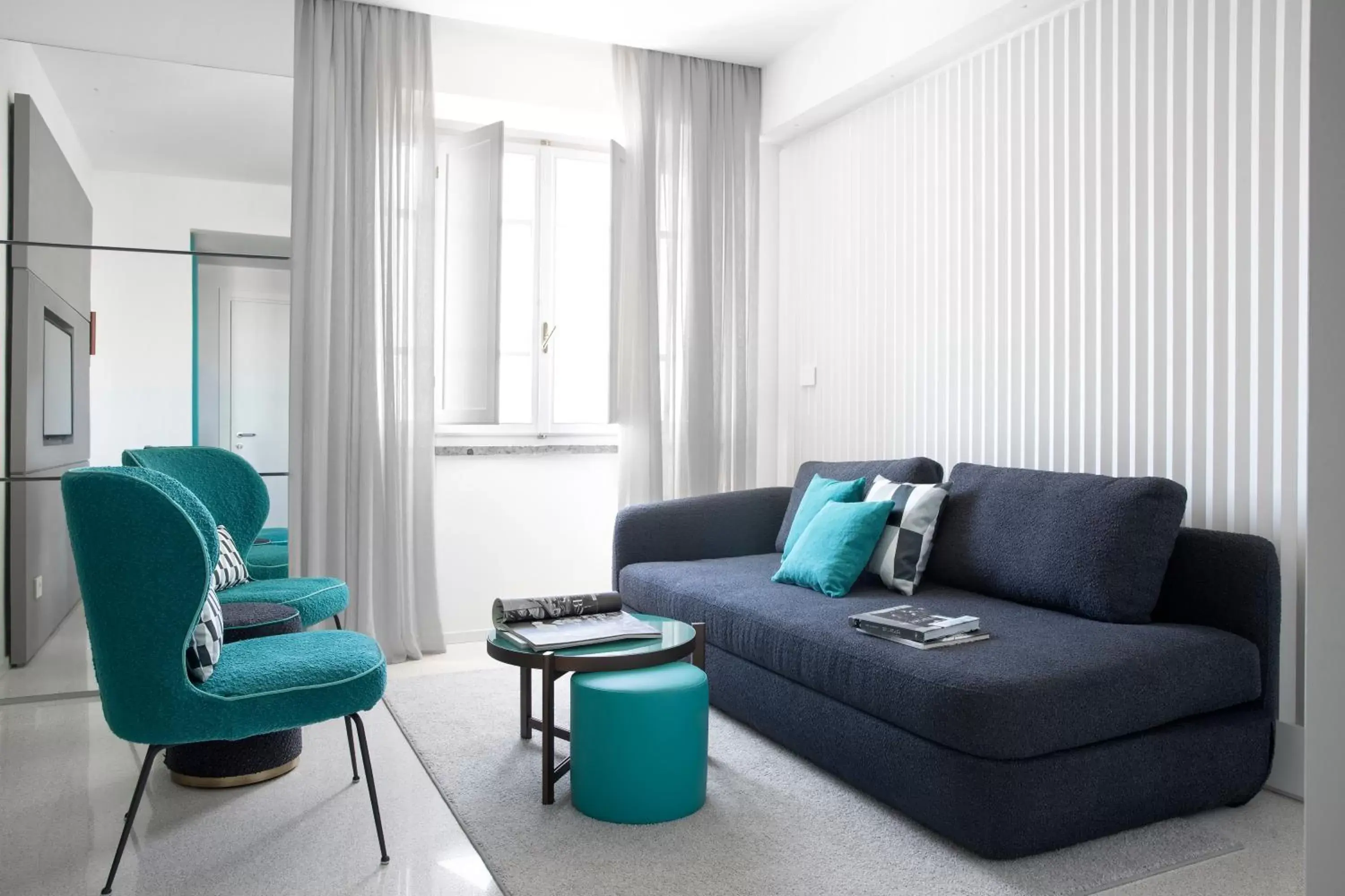 Living room, Seating Area in Hotel Plaza e de Russie - Relais & Châteaux