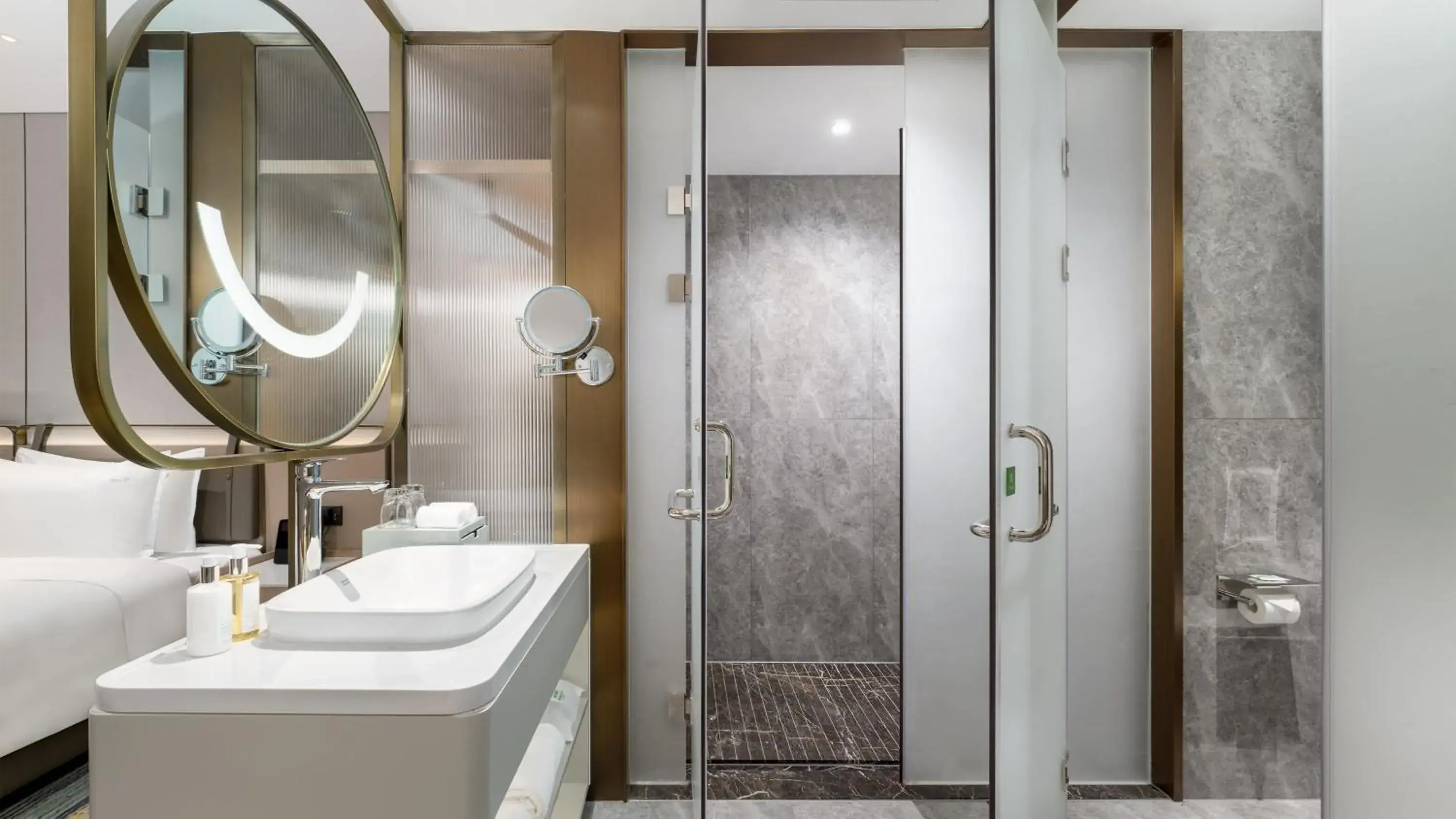 Photo of the whole room, Bathroom in Holiday Inn Changsha Malanshan, an IHG Hotel