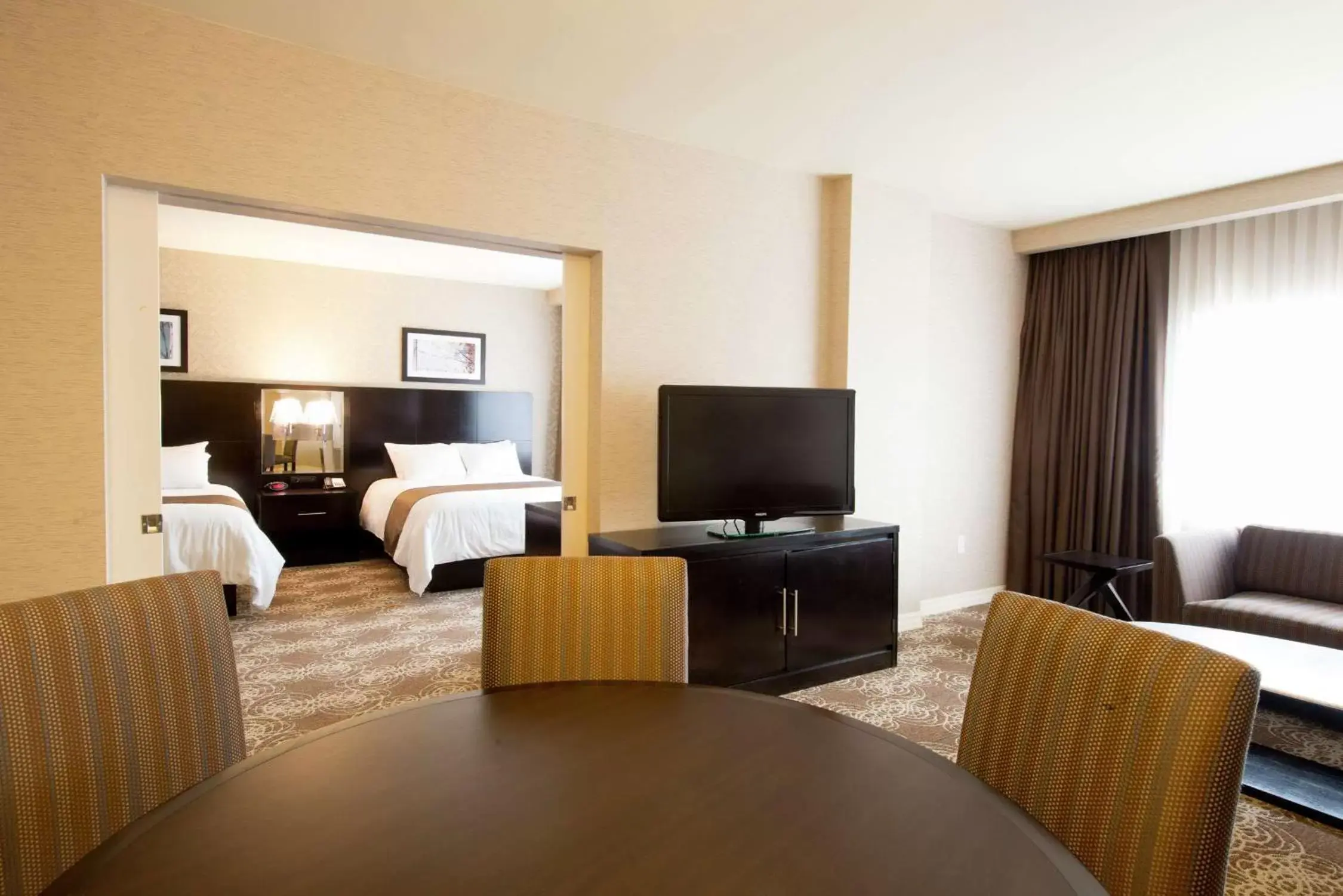 Living room, Bed in DoubleTree by Hilton Binghamton Living room, Bed in DoubleTree by Hilton Binghamton