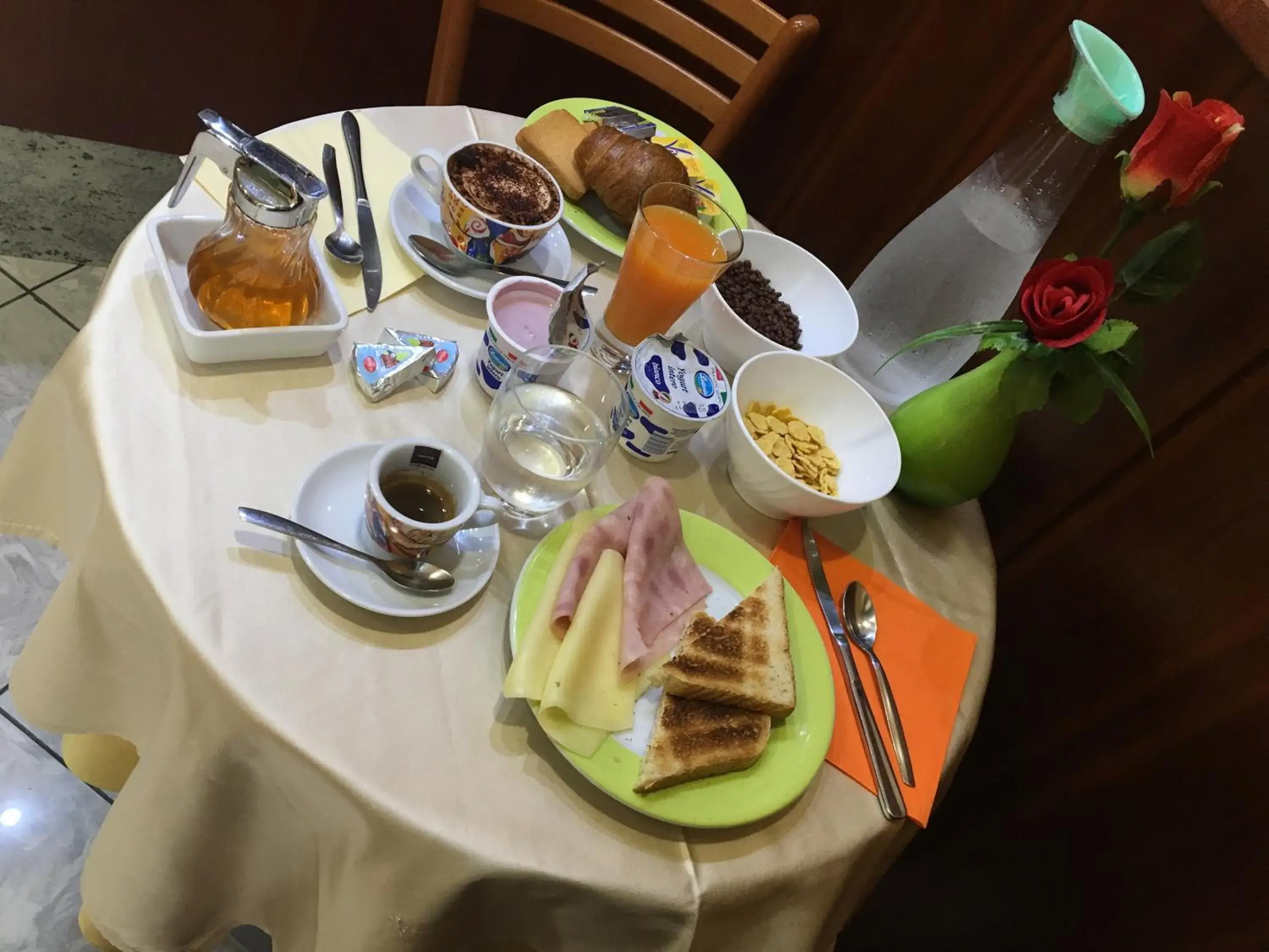 Breakfast in Hotel Dor
