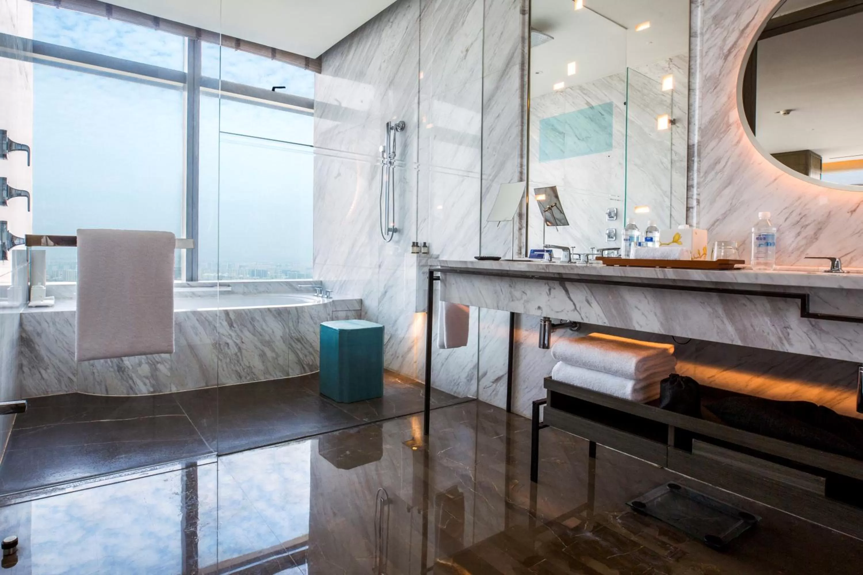 Bathroom, Bed in Park Hyatt Hangzhou
