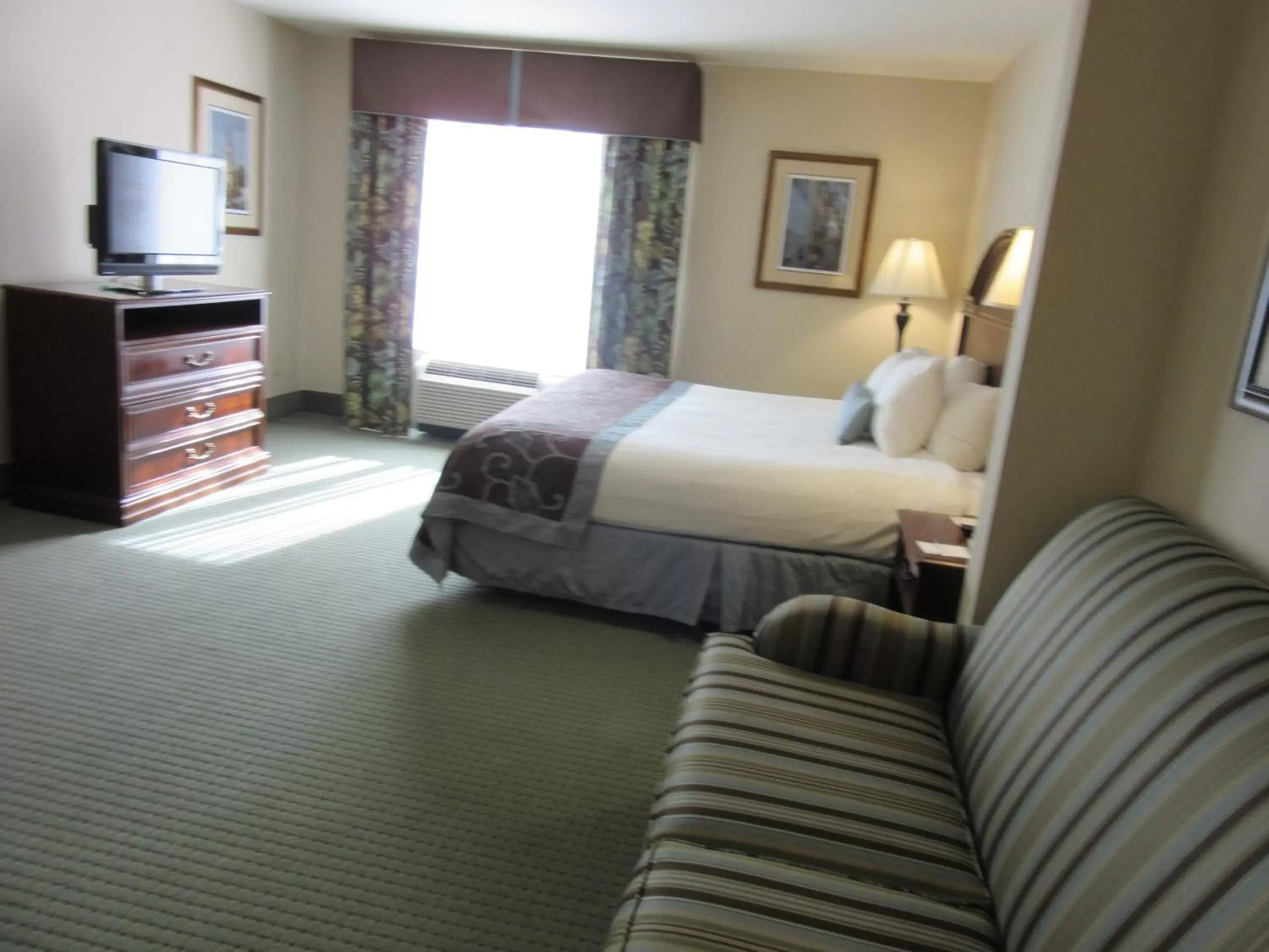 Bedroom, Bed in Wingate by Wyndham Charleston Southern University